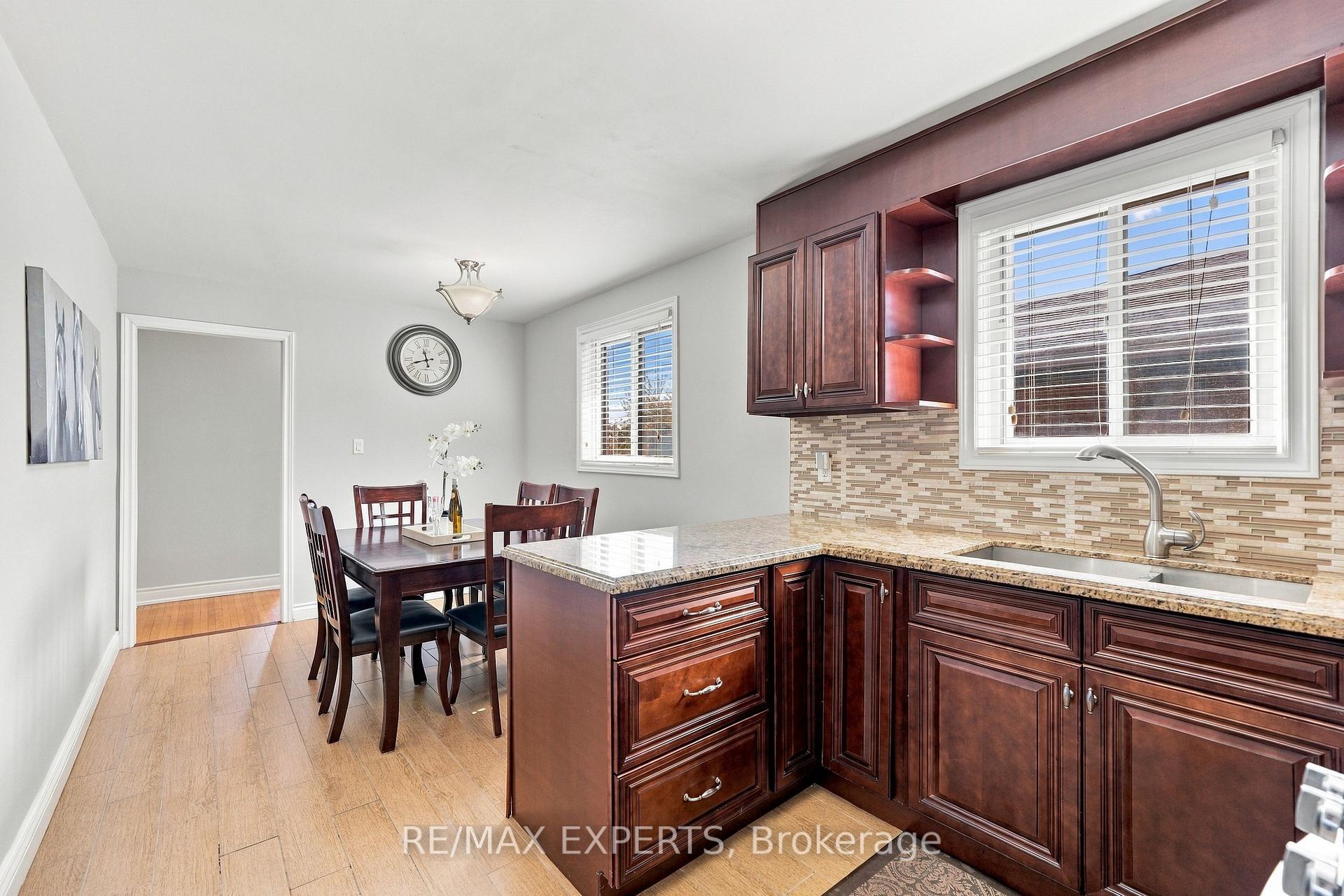 Photo 21 of 12 Paradelle Crescent, North York, Glenfield-Jane Heights — HOMEH