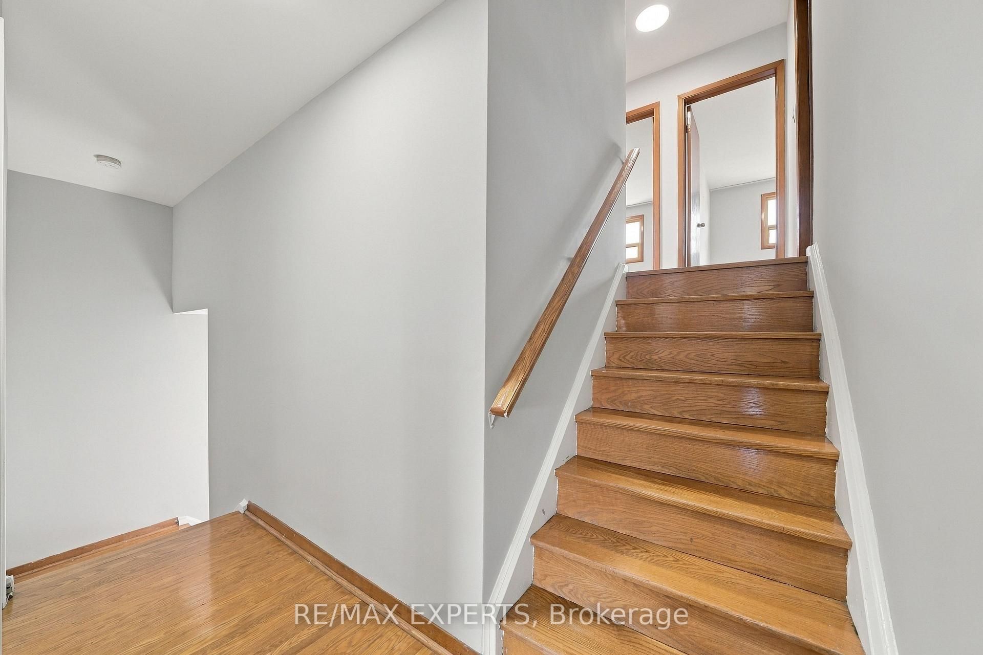 Photo 25 of 12 Paradelle Crescent, North York, Glenfield-Jane Heights — HOMEH