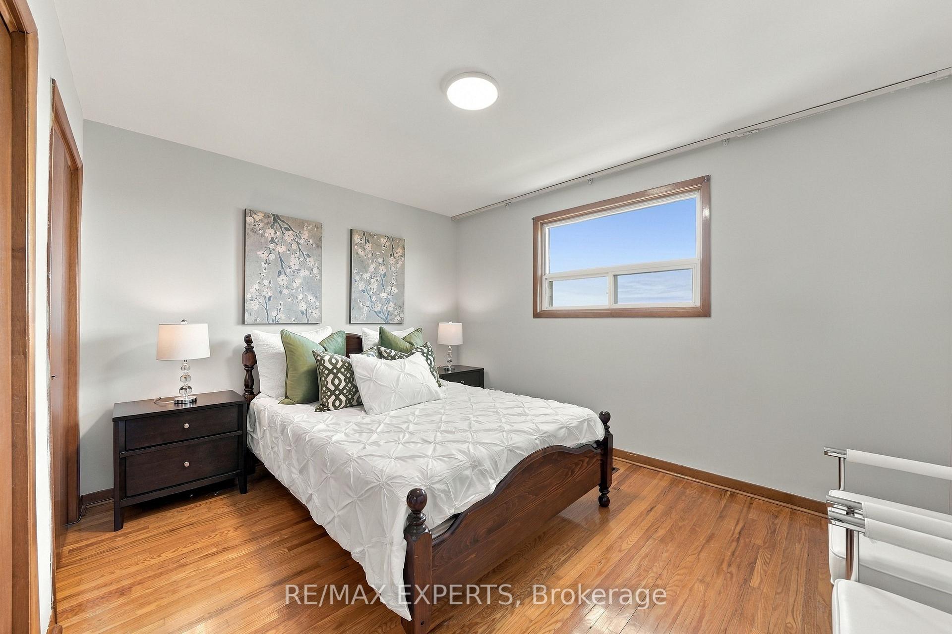 Photo 26 of 12 Paradelle Crescent, North York, Glenfield-Jane Heights — HOMEH
