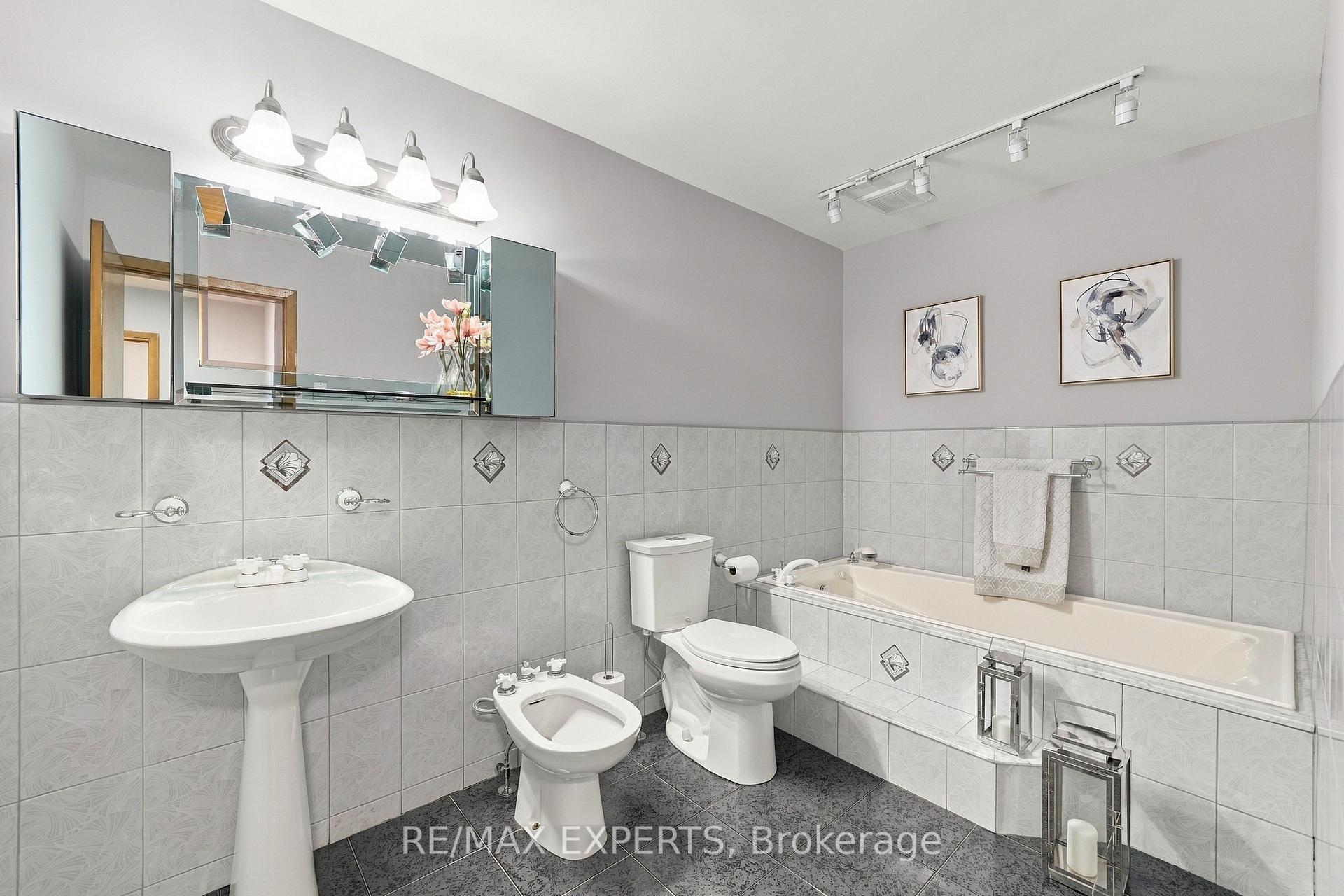 Photo 28 of 12 Paradelle Crescent, North York, Glenfield-Jane Heights — HOMEH