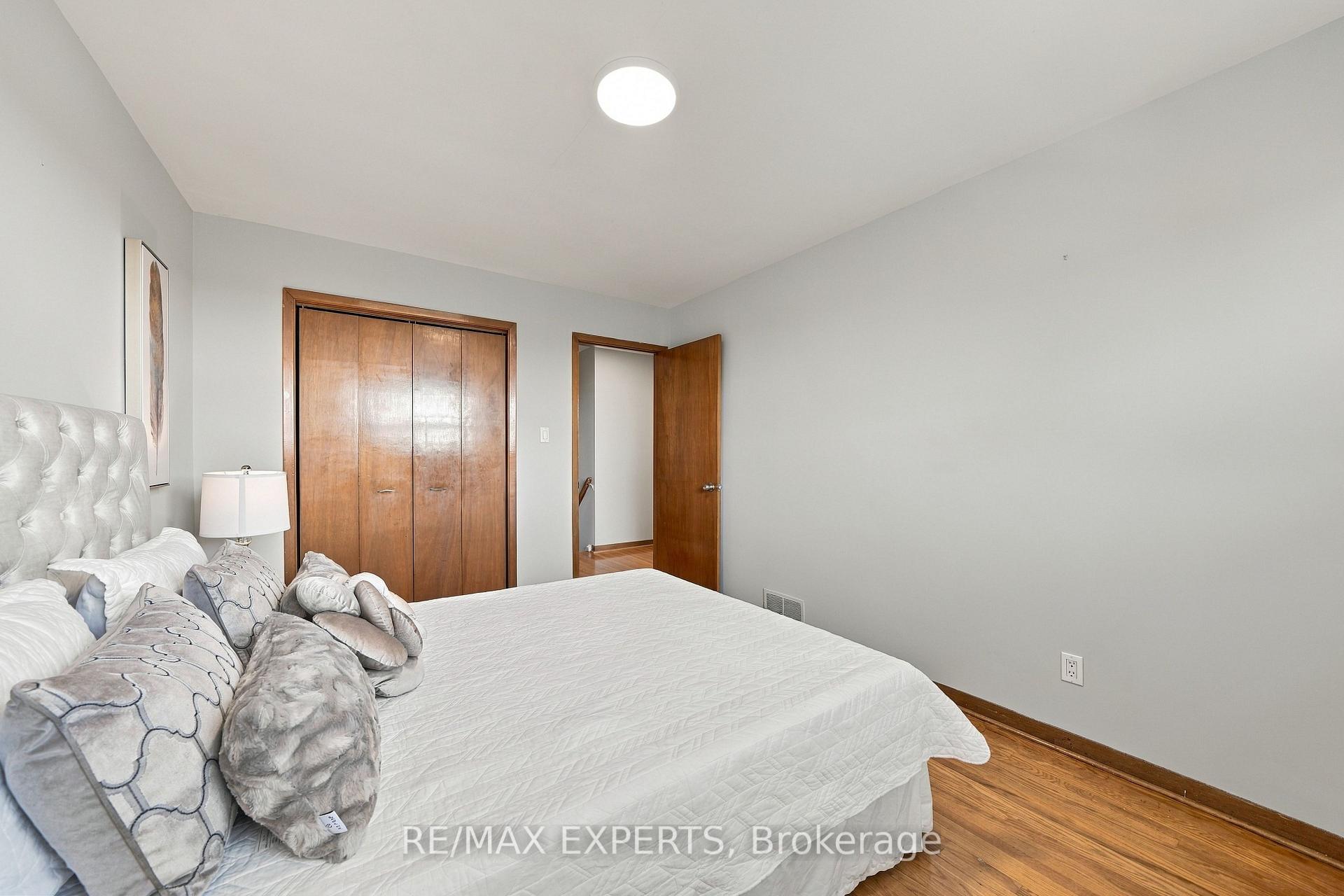 Photo 32 of 12 Paradelle Crescent, North York, Glenfield-Jane Heights — HOMEH