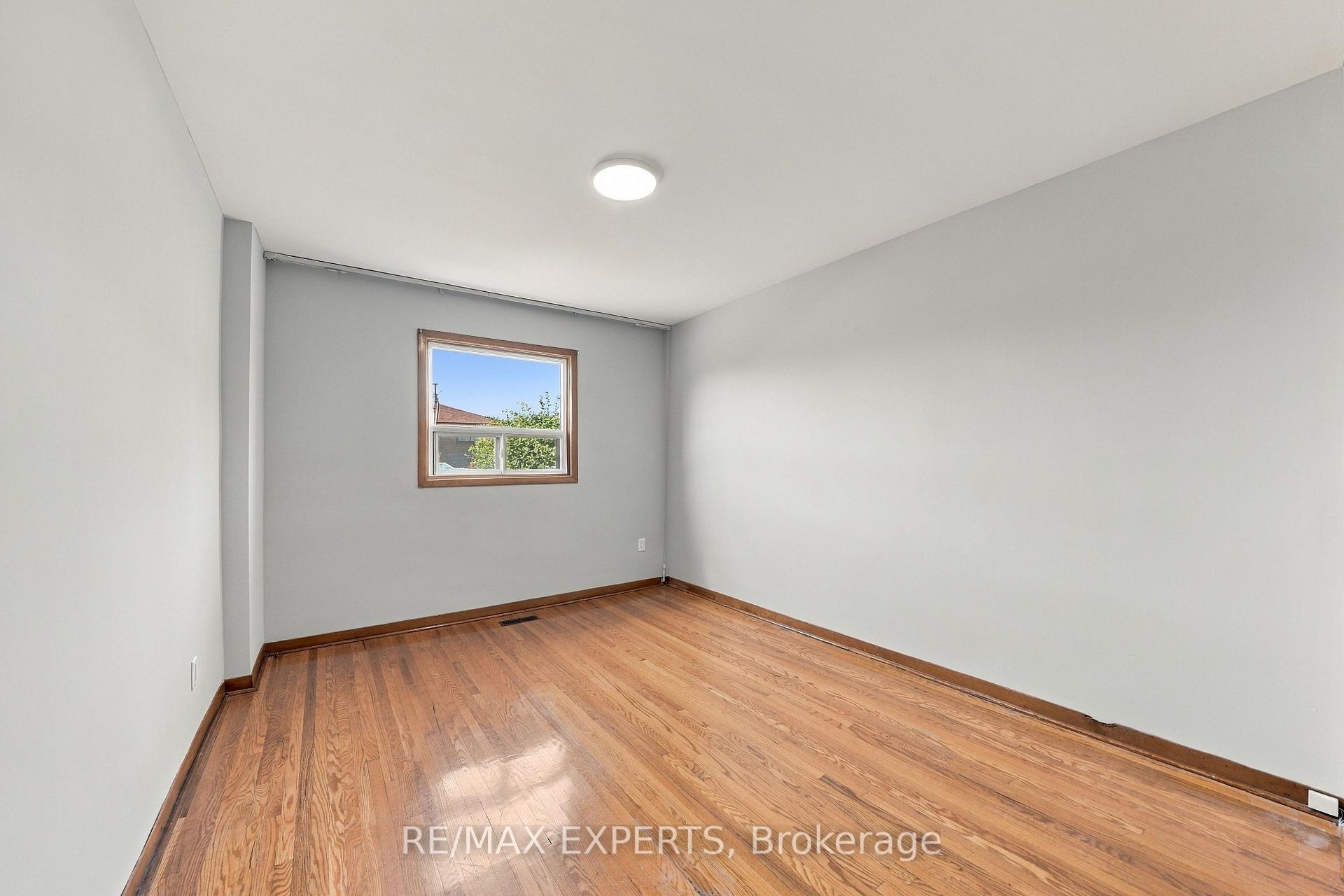 Photo 38 of 12 Paradelle Crescent, North York, Glenfield-Jane Heights — HOMEH
