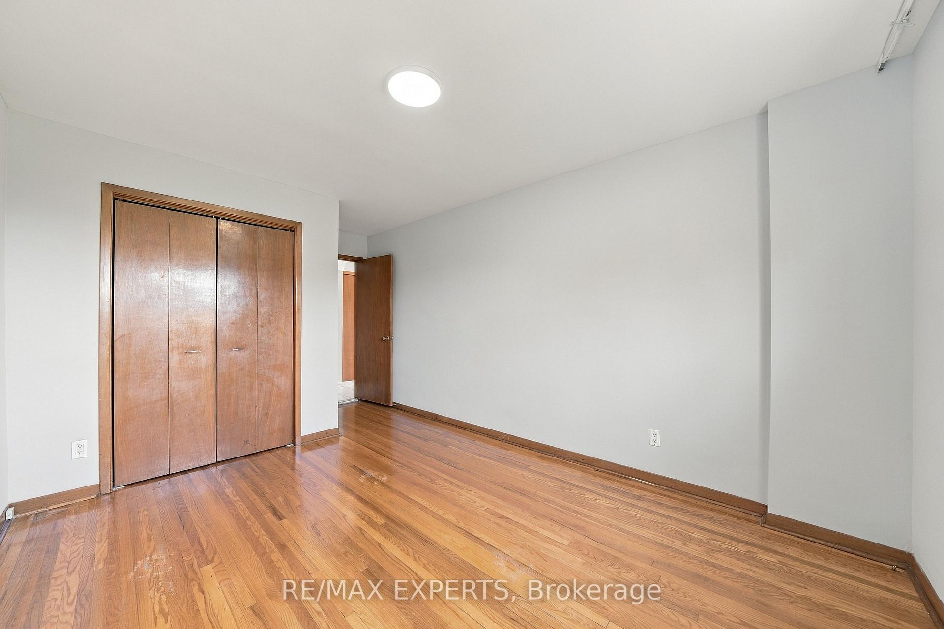 Photo 39 of 12 Paradelle Crescent, North York, Glenfield-Jane Heights — HOMEH