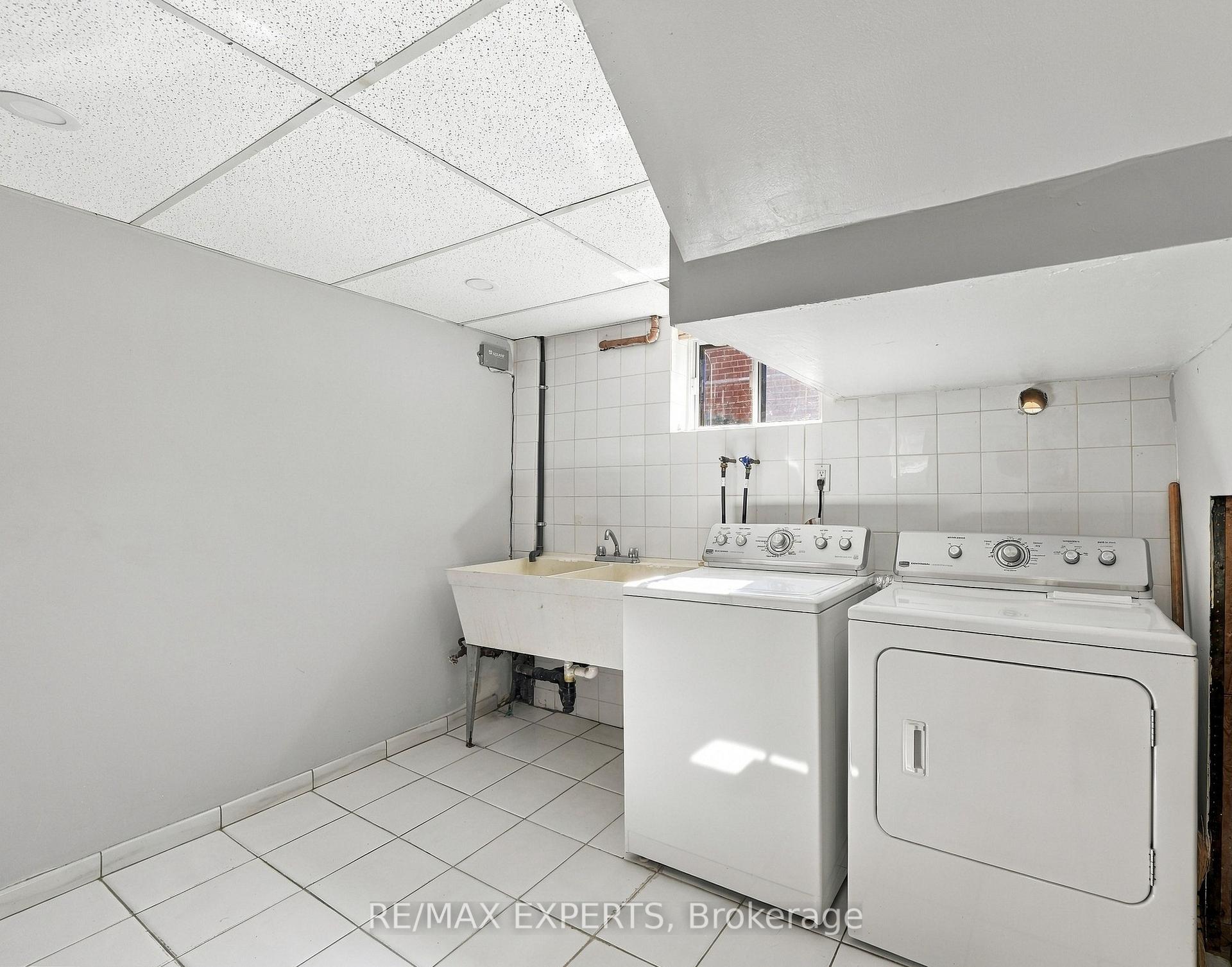 Photo 40 of 12 Paradelle Crescent, North York, Glenfield-Jane Heights — HOMEH