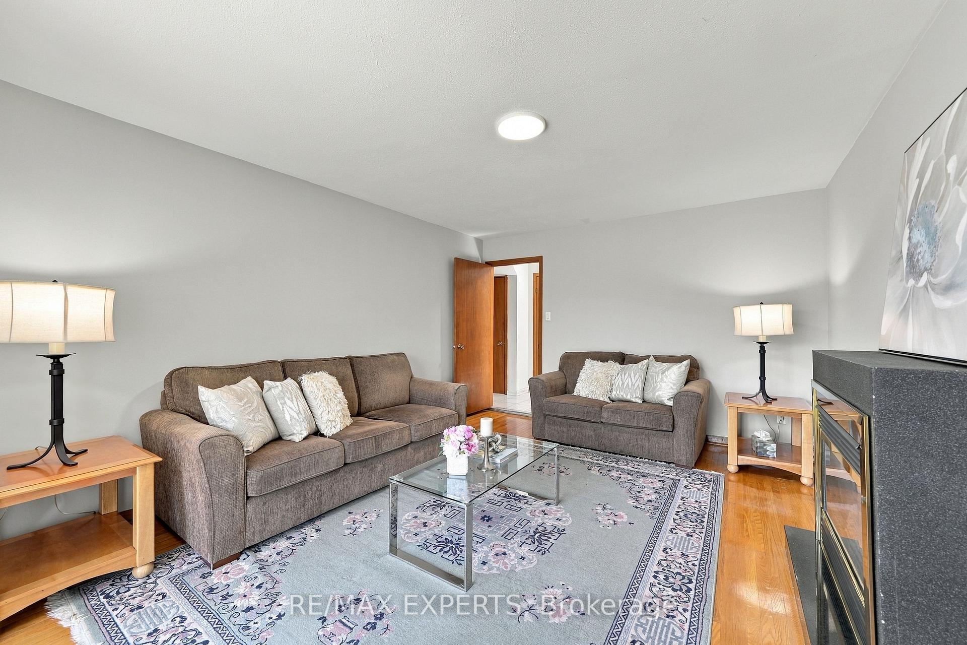 Photo 58 of 12 Paradelle Crescent, North York, Glenfield-Jane Heights — HOMEH