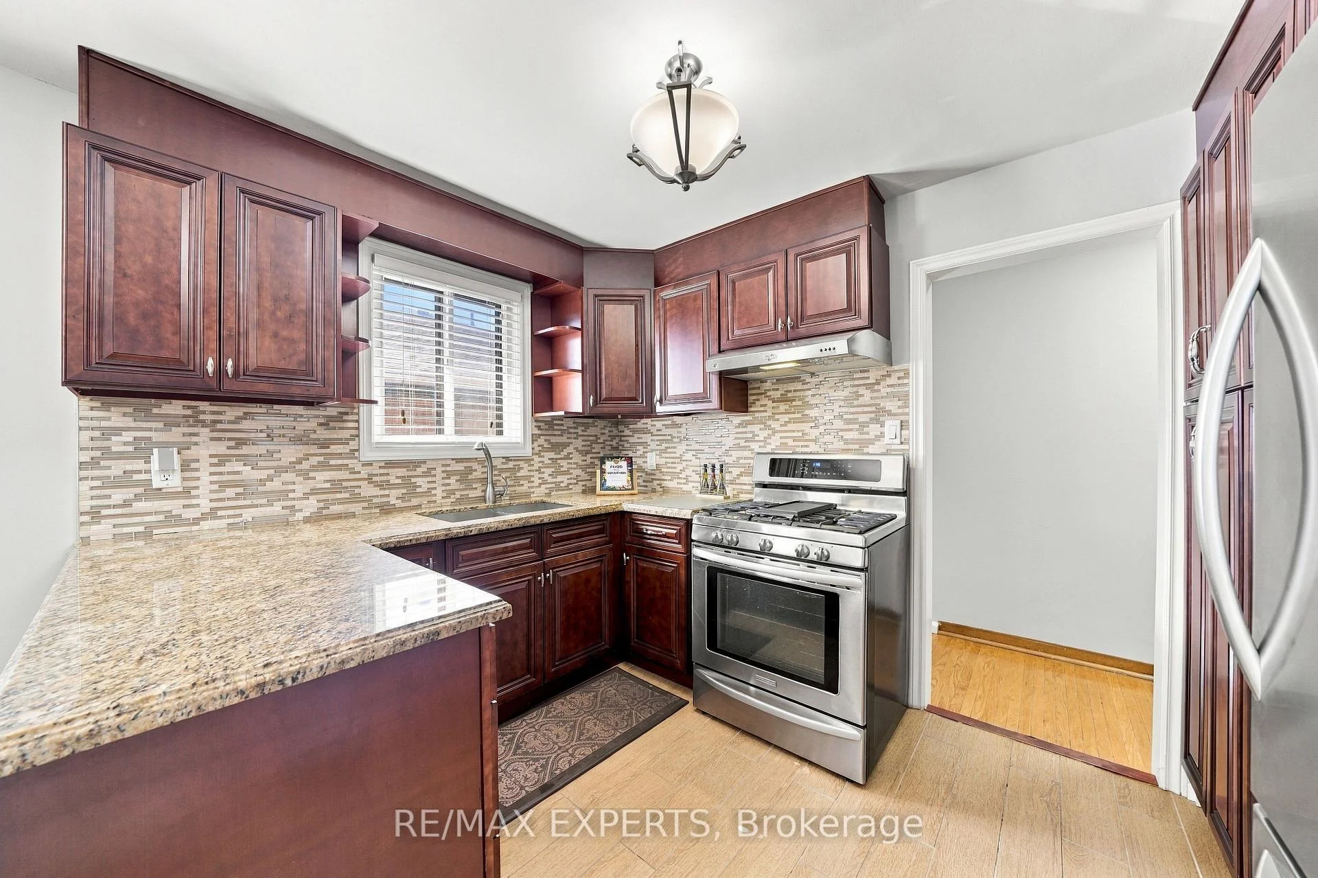 Photo 18 of 12 Paradelle Crescent, North York, Glenfield-Jane Heights — HOMEH