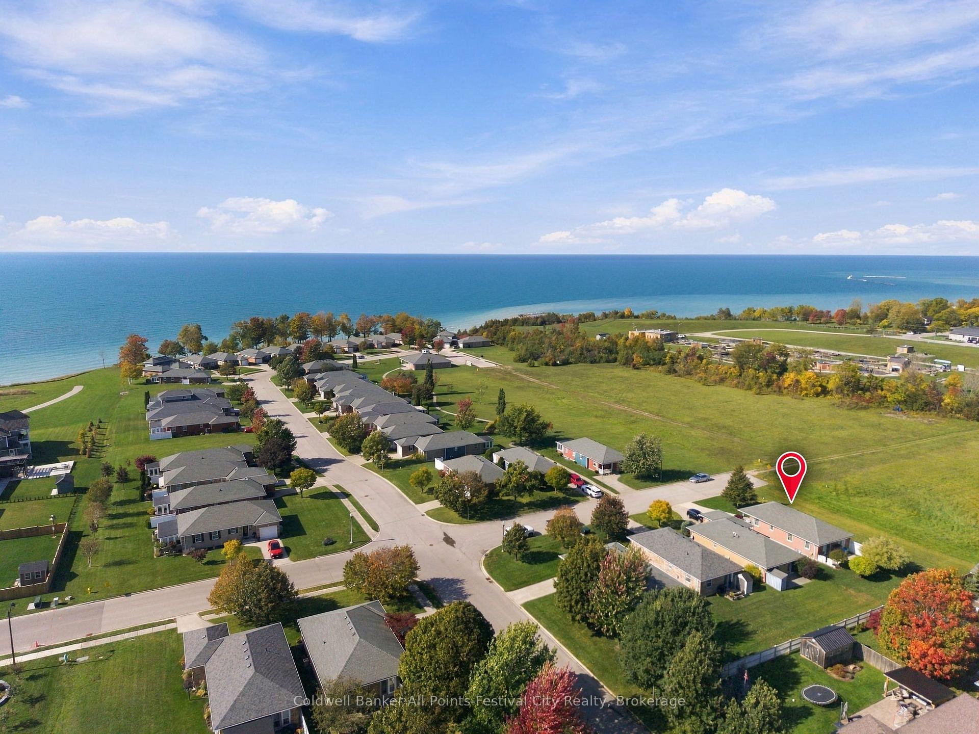 Photo 2 of 407 Warren Street, Goderich, Goderich (Town) — HOMEH