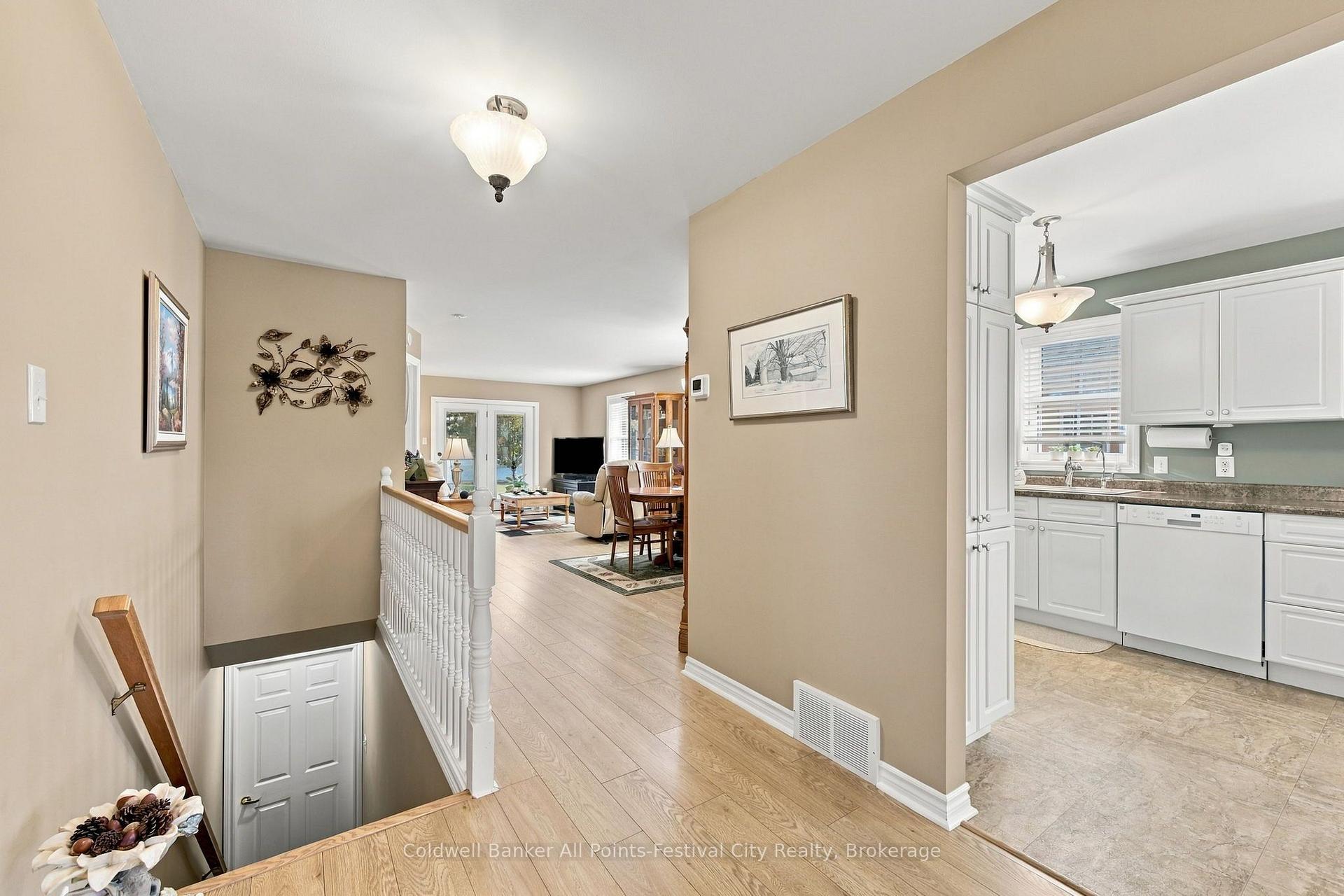 Photo 8 of 407 Warren Street, Goderich, Goderich (Town) — HOMEH