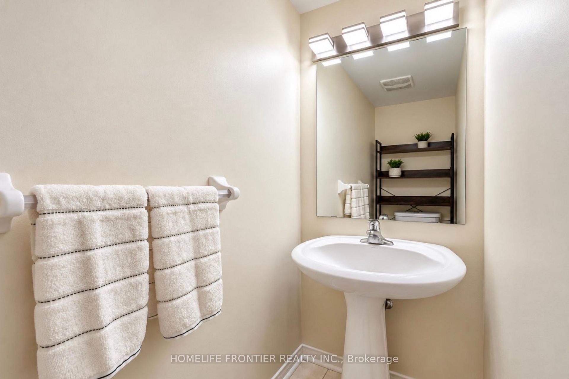 Photo 3 of 65 Maffey Crescent, Richmond Hill, Westbrook — HOMEH