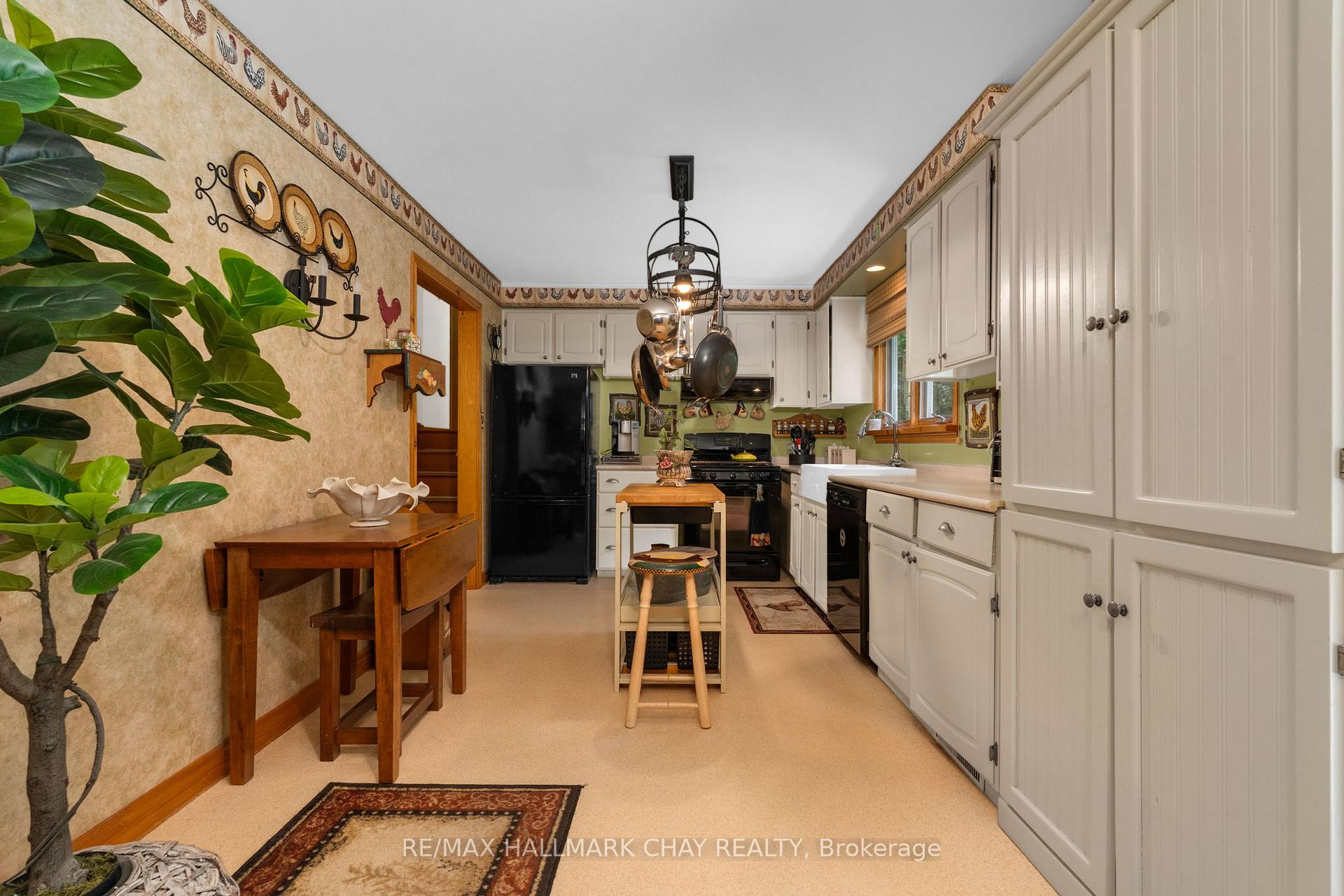 Photo 10 of 82 Fourth Street, Orillia — HOMEH