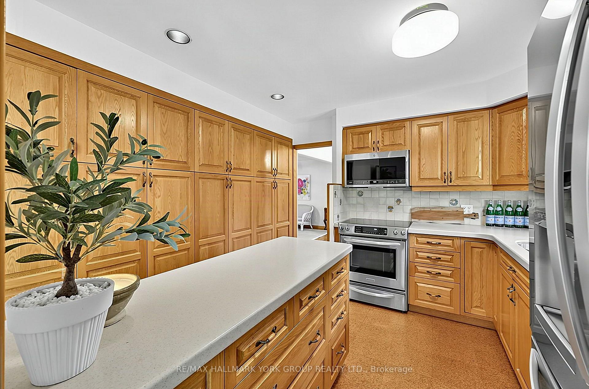 Photo 16 of 114 Kingsworth Road, King, King City — HOMEH