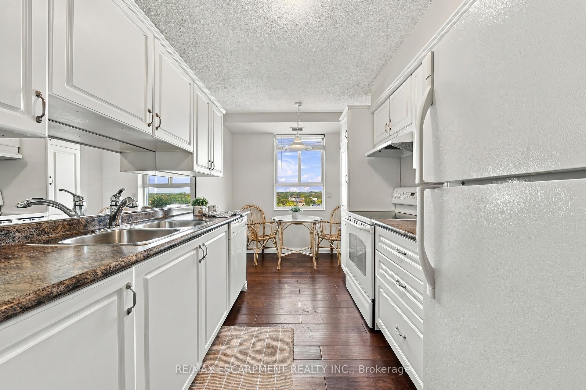 Photo 9 of Unit 912, 5280 Lakeshore Road, Burlington, Appleby — HOMEH