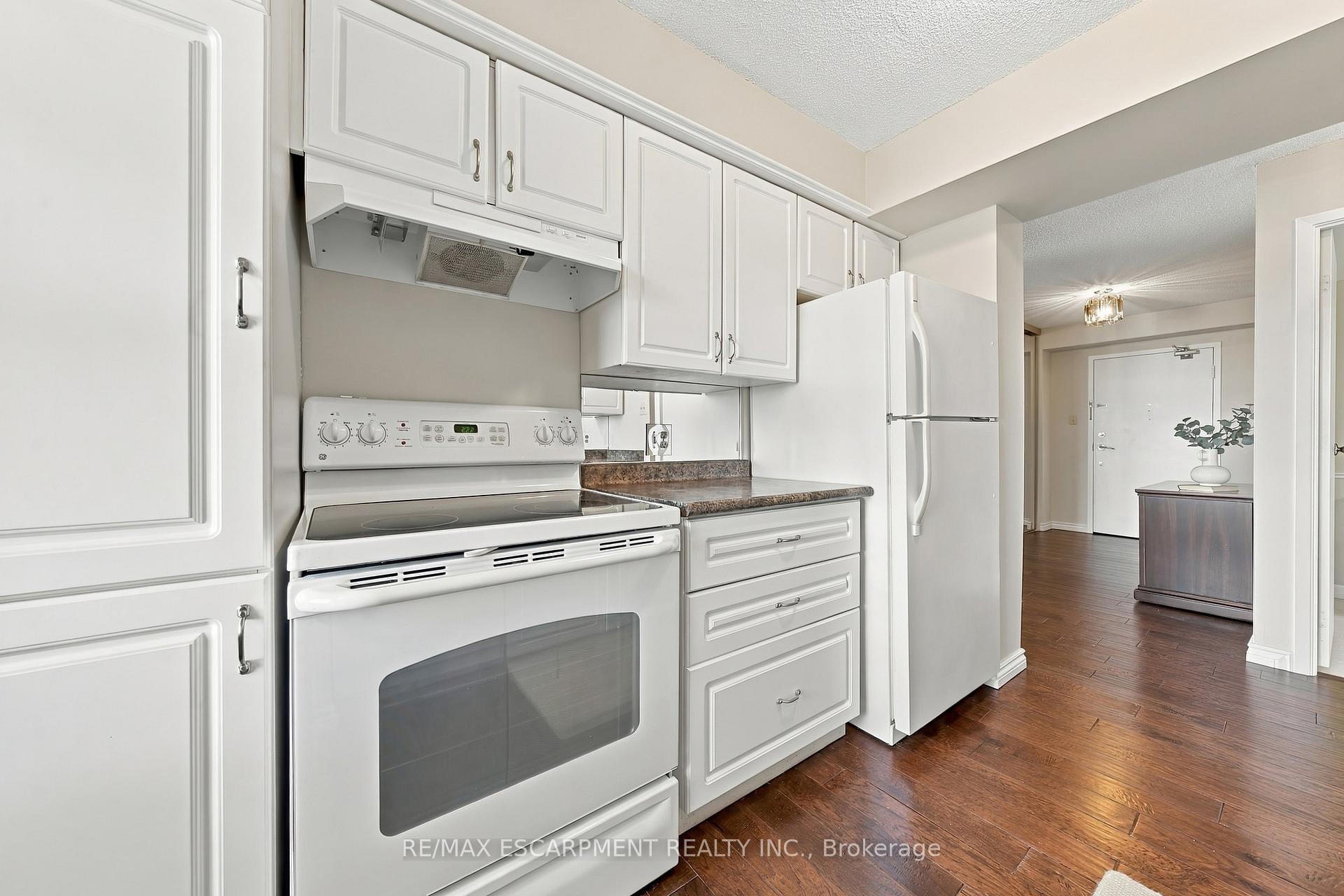 Photo 11 of Unit 912, 5280 Lakeshore Road, Burlington, Appleby — HOMEH