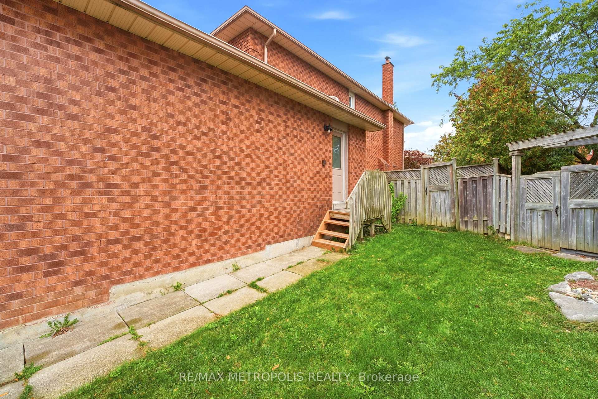 Photo 3 of Unit Bsmt, 10 Sillett Drive, Ajax, Central West — HOMEH