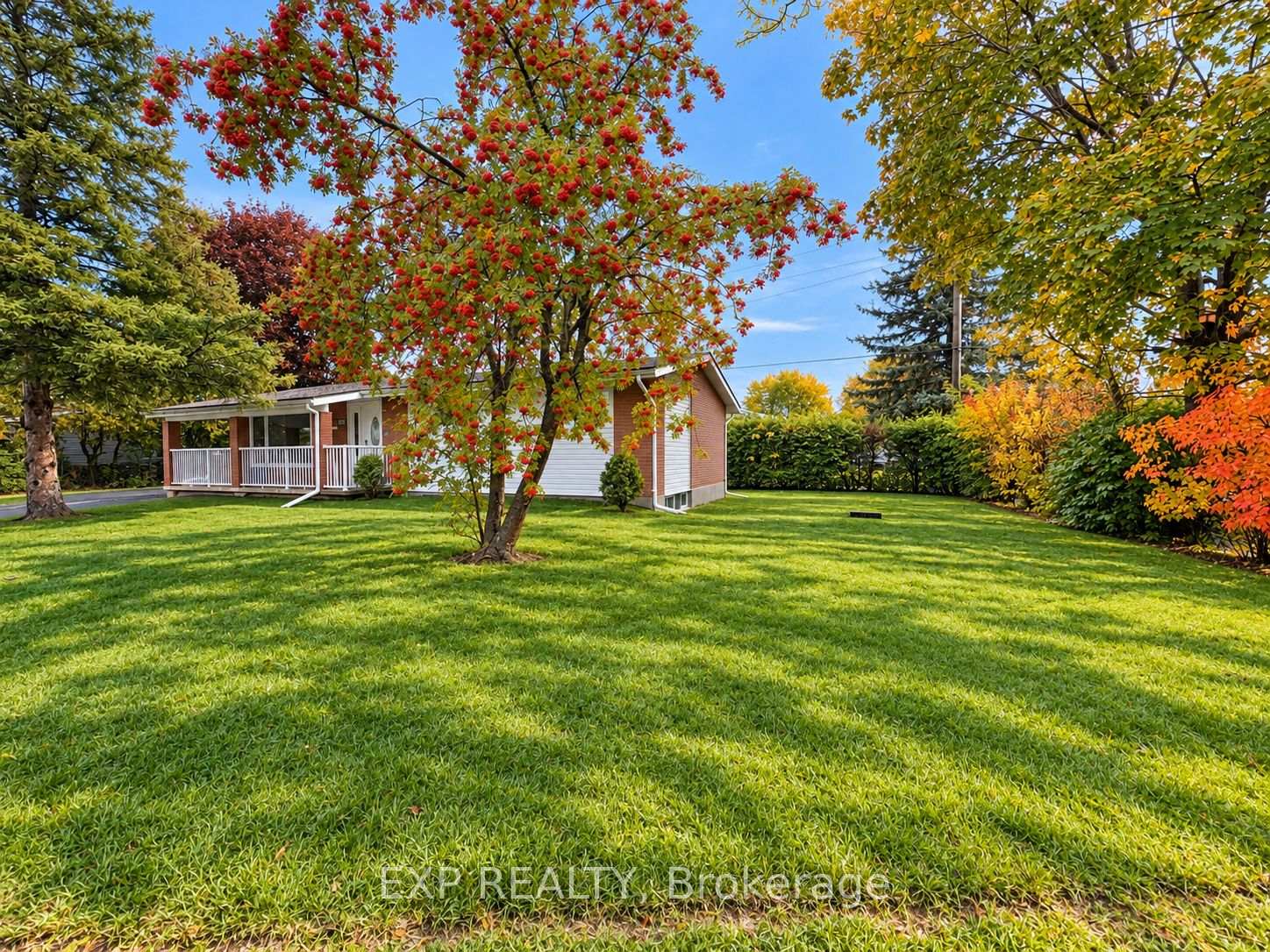 Photo 3 of 1136 Deer Park Road, Ottawa, City View/Skyline/Fisher Heights/Parkwood Hills — HOMEH