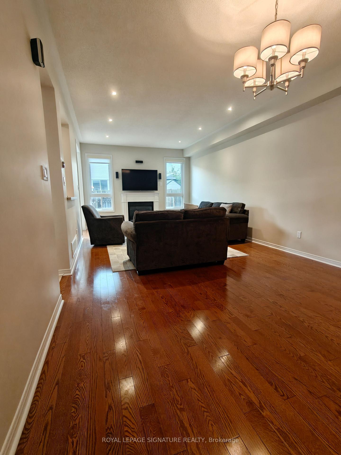 Photo 3 of 116 Silverwood Circle, Ajax, Central East — HOMEH
