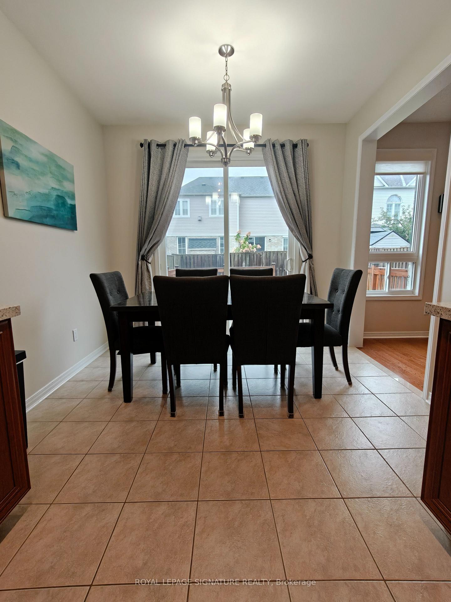Photo 4 of 116 Silverwood Circle, Ajax, Central East — HOMEH