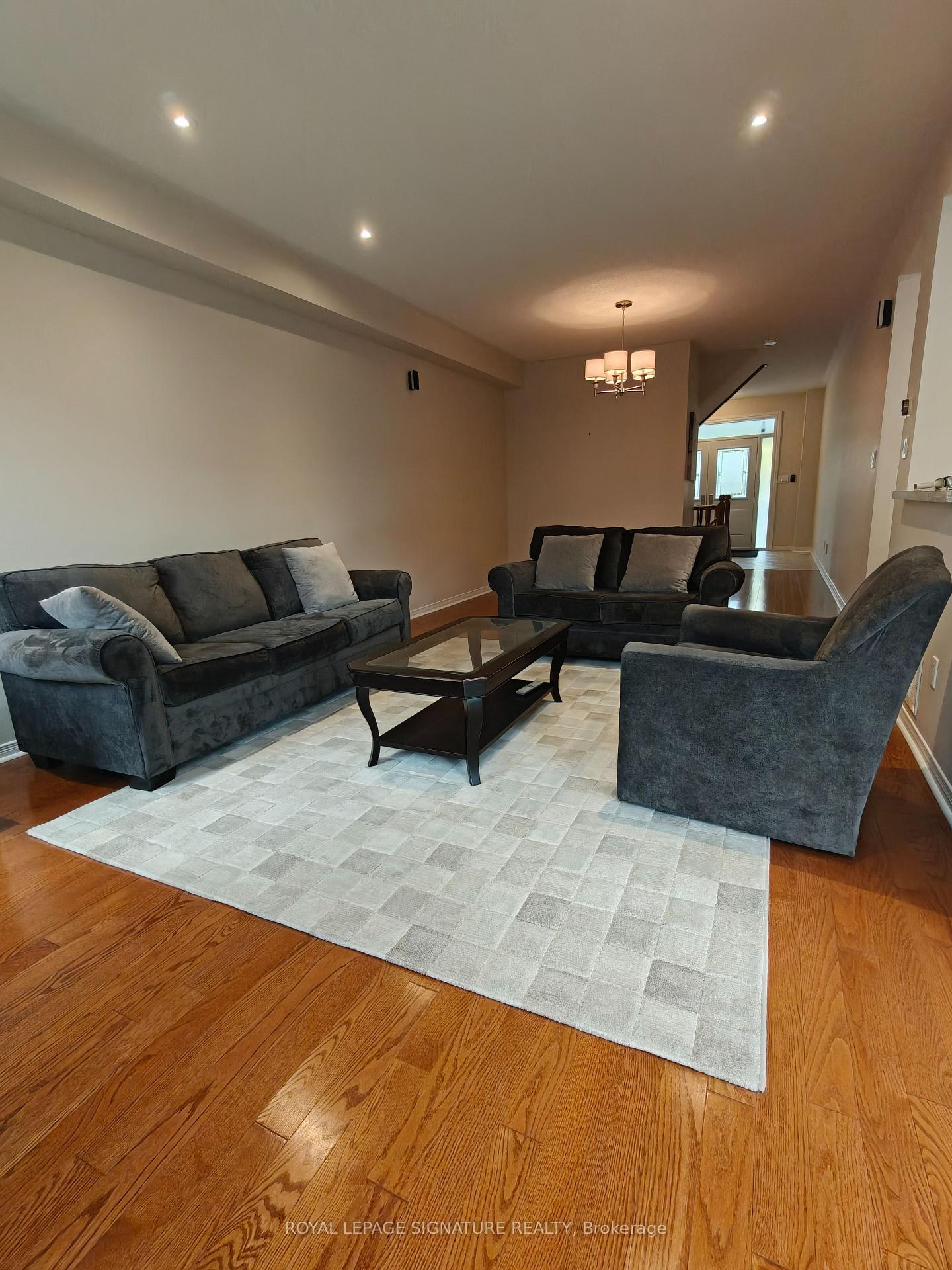 Photo 7 of 116 Silverwood Circle, Ajax, Central East — HOMEH