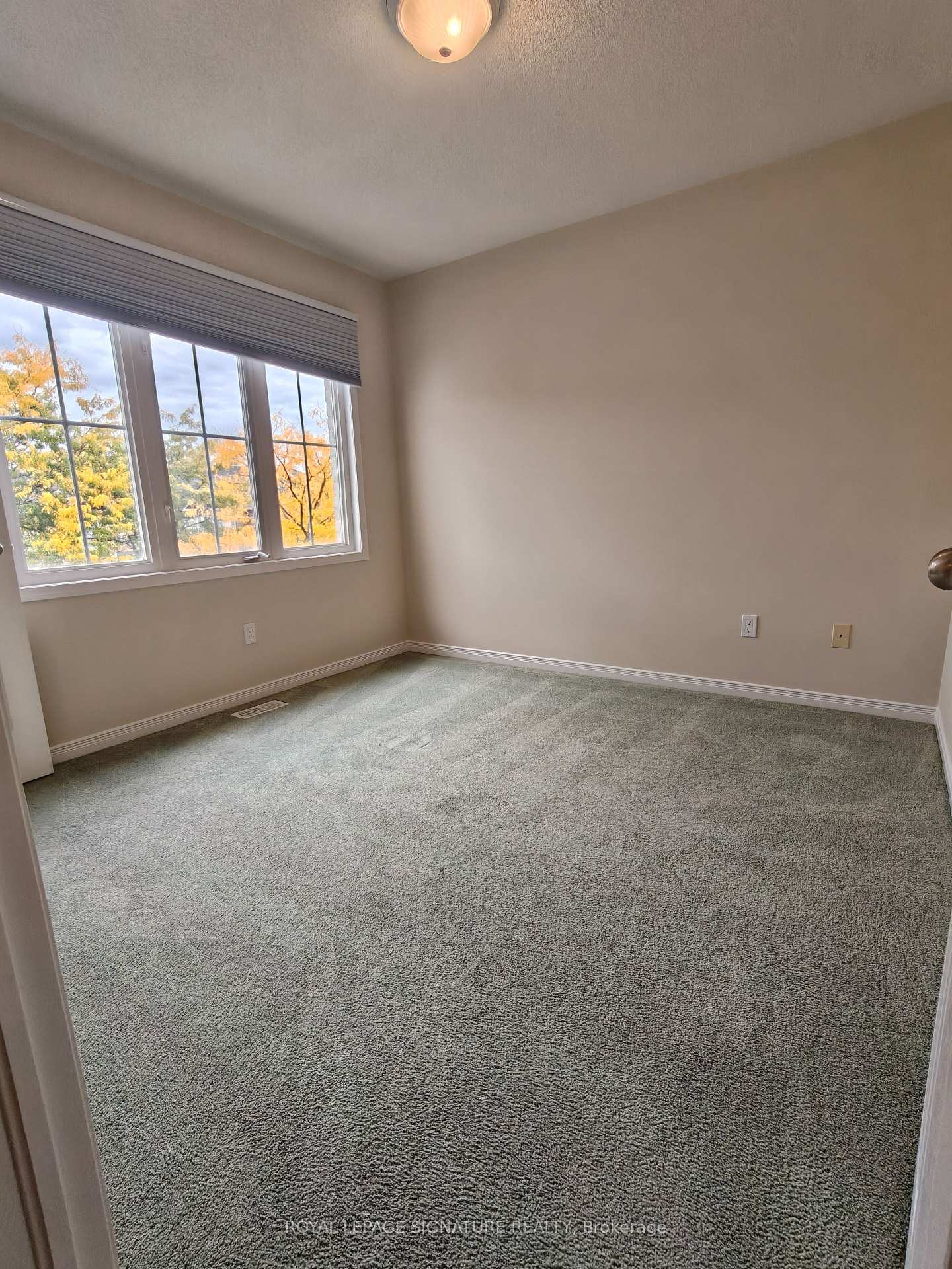 Photo 10 of 116 Silverwood Circle, Ajax, Central East — HOMEH