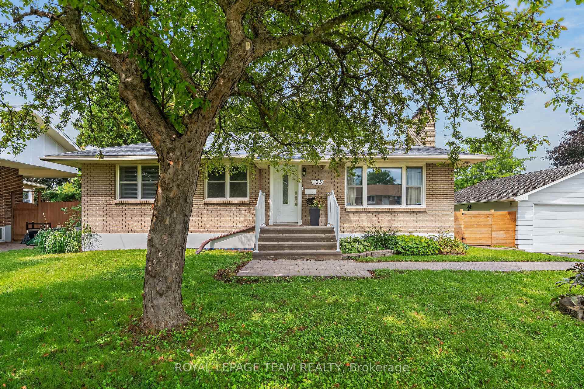 Photo 3 of 125 Norice Street, Ottawa, Meadowlands/Crestview — HOMEH