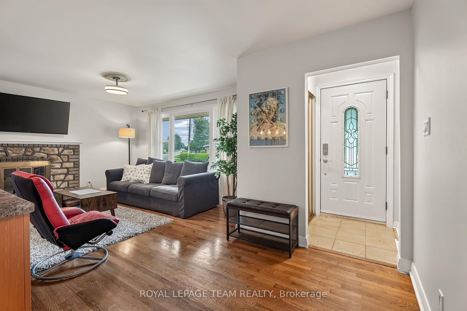 Photo 7 of 125 Norice Street, Ottawa, Meadowlands/Crestview — HOMEH