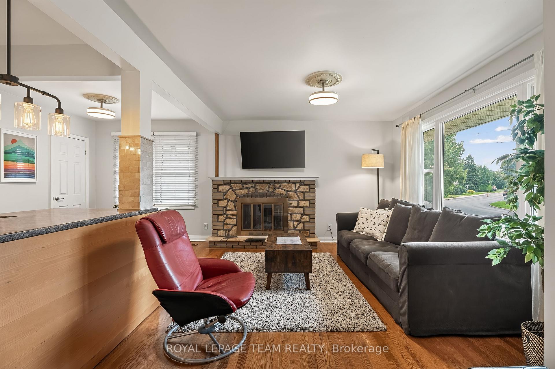 Photo 9 of 125 Norice Street, Ottawa, Meadowlands/Crestview — HOMEH