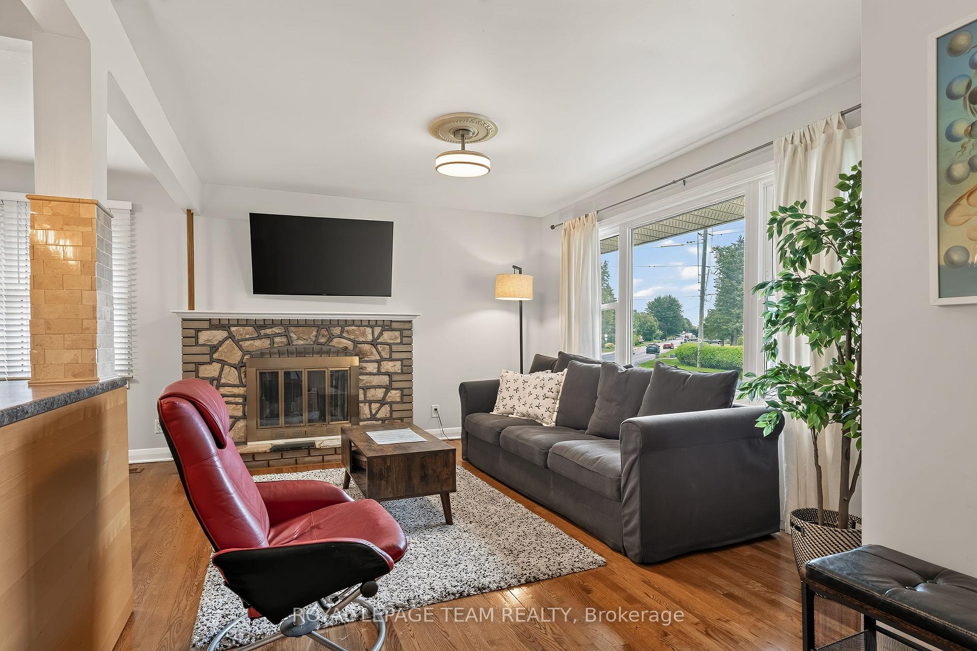 Photo 10 of 125 Norice Street, Ottawa, Meadowlands/Crestview — HOMEH