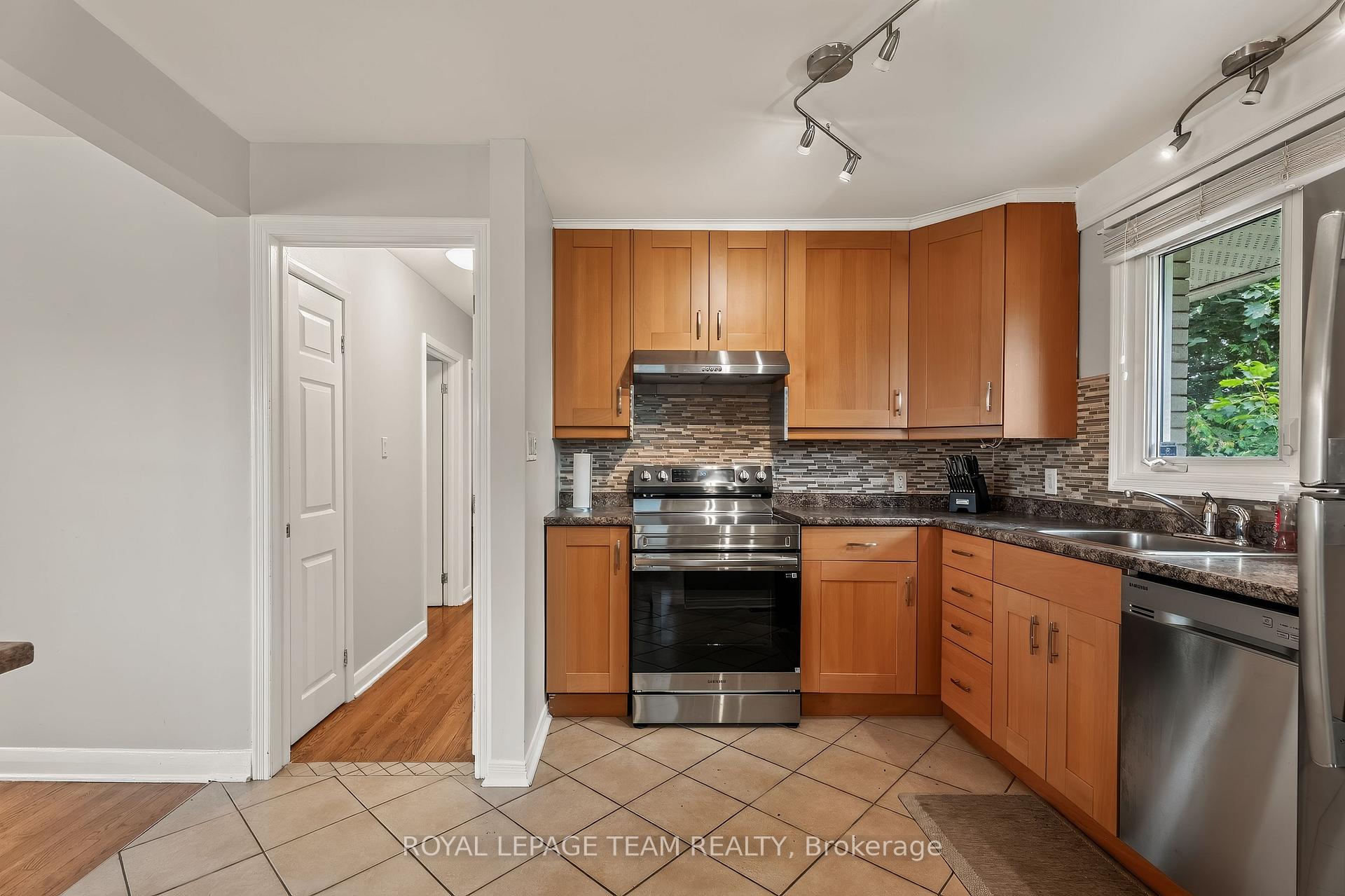 Photo 19 of 125 Norice Street, Ottawa, Meadowlands/Crestview — HOMEH