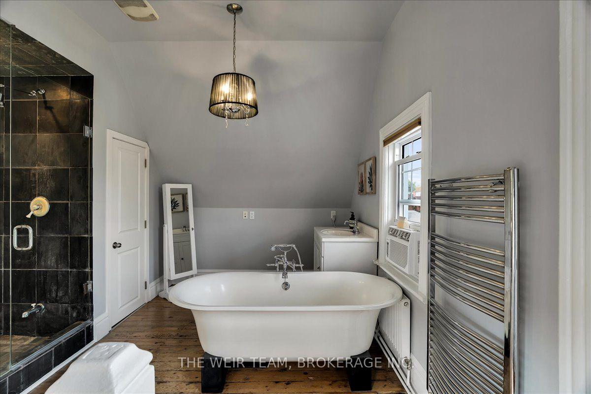 Photo 21 of 1394 Queen Street E, Toronto, Greenwood-Coxwell — HOMEH
