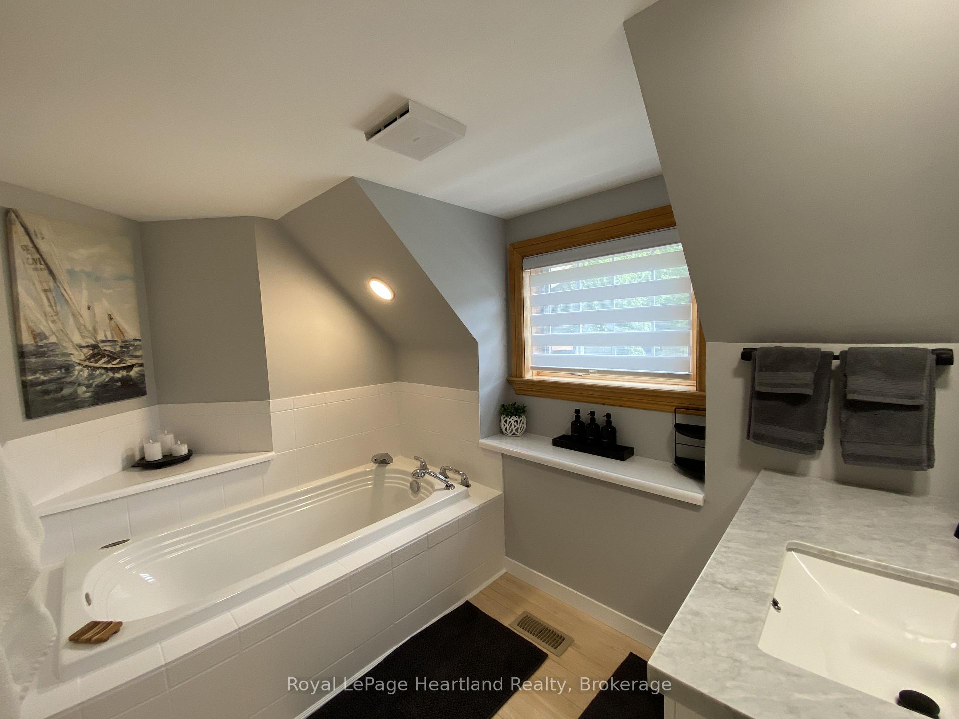 Photo 33 of 82 Tuyll Street, Bluewater, Bayfield — HOMEH