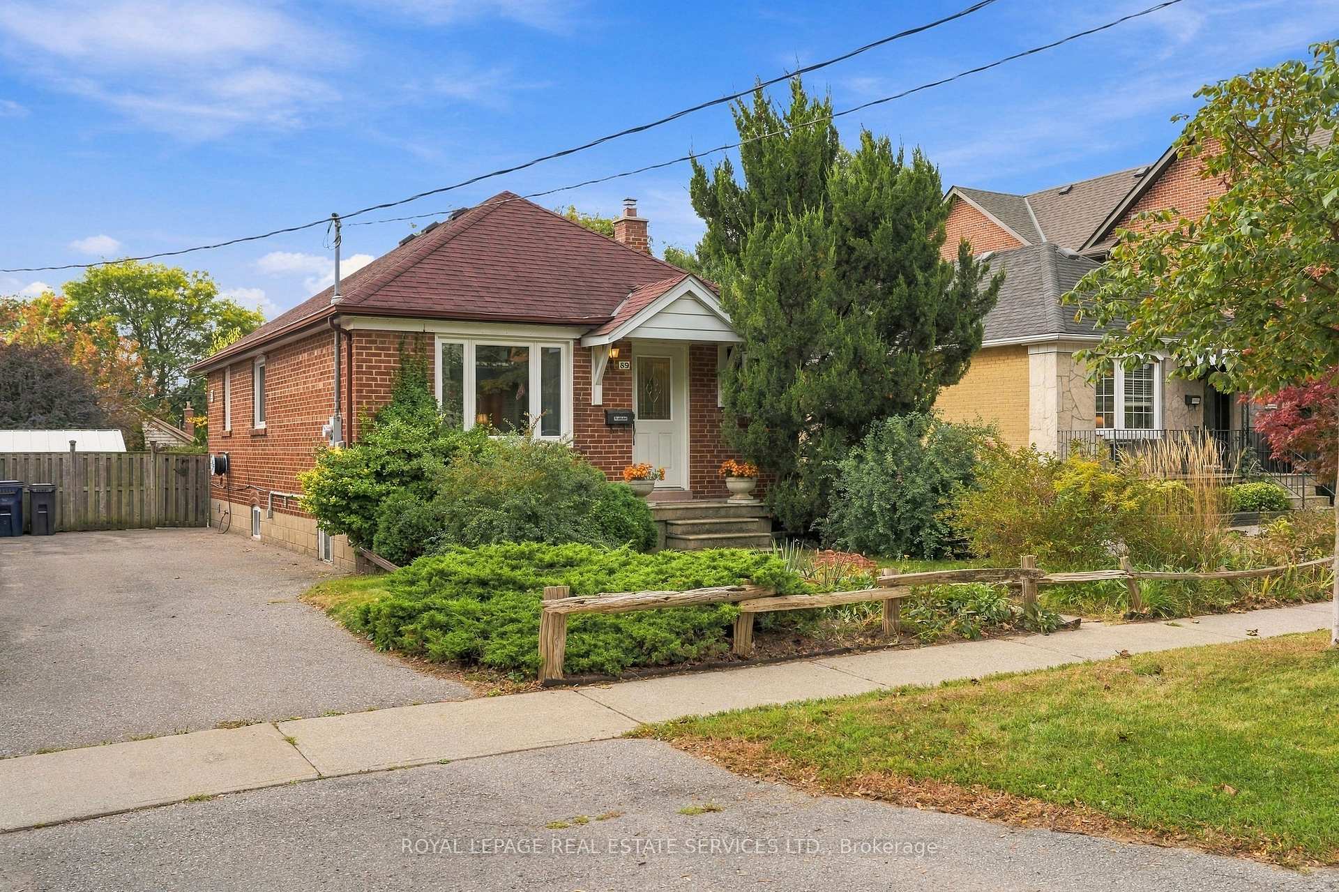 Photo 2 of 89 Yorkview Drive, Etobicoke, Stonegate-Queensway — HOMEH