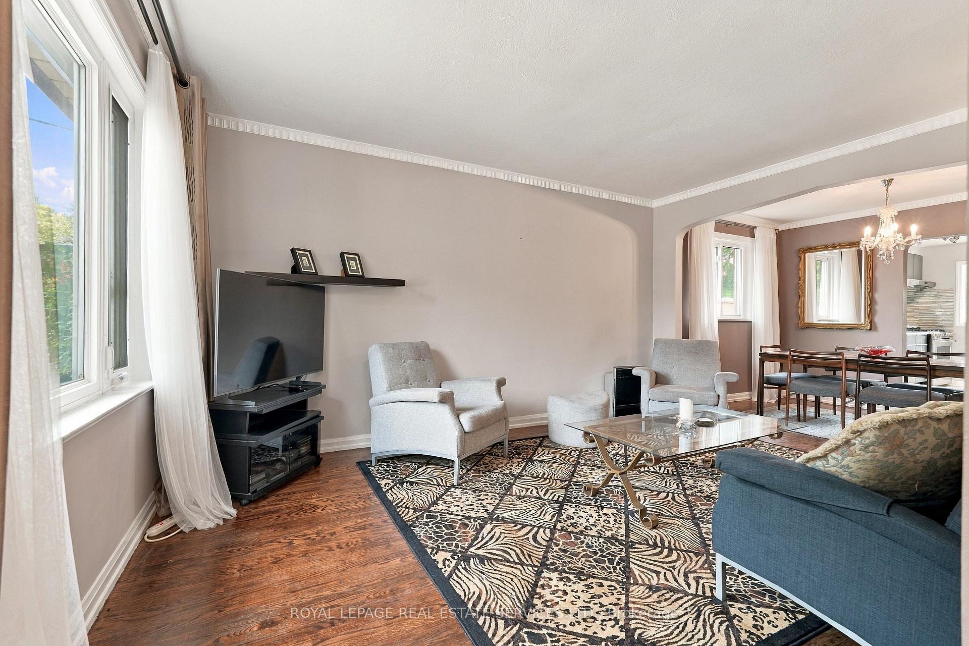 Photo 3 of 89 Yorkview Drive, Etobicoke, Stonegate-Queensway — HOMEH