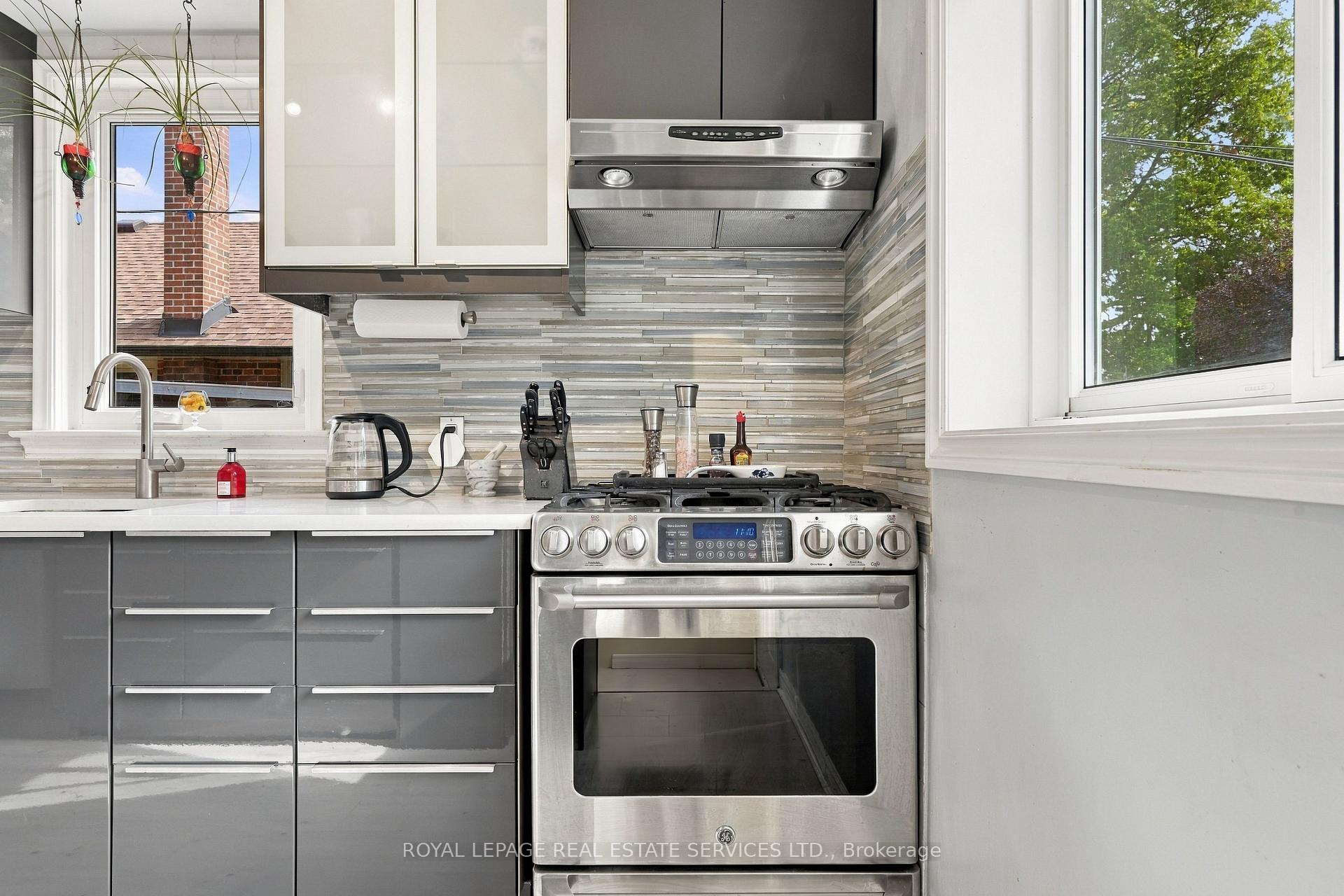 Photo 9 of 89 Yorkview Drive, Etobicoke, Stonegate-Queensway — HOMEH