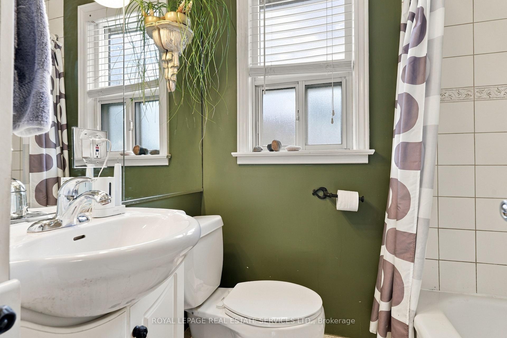 Photo 12 of 89 Yorkview Drive, Etobicoke, Stonegate-Queensway — HOMEH