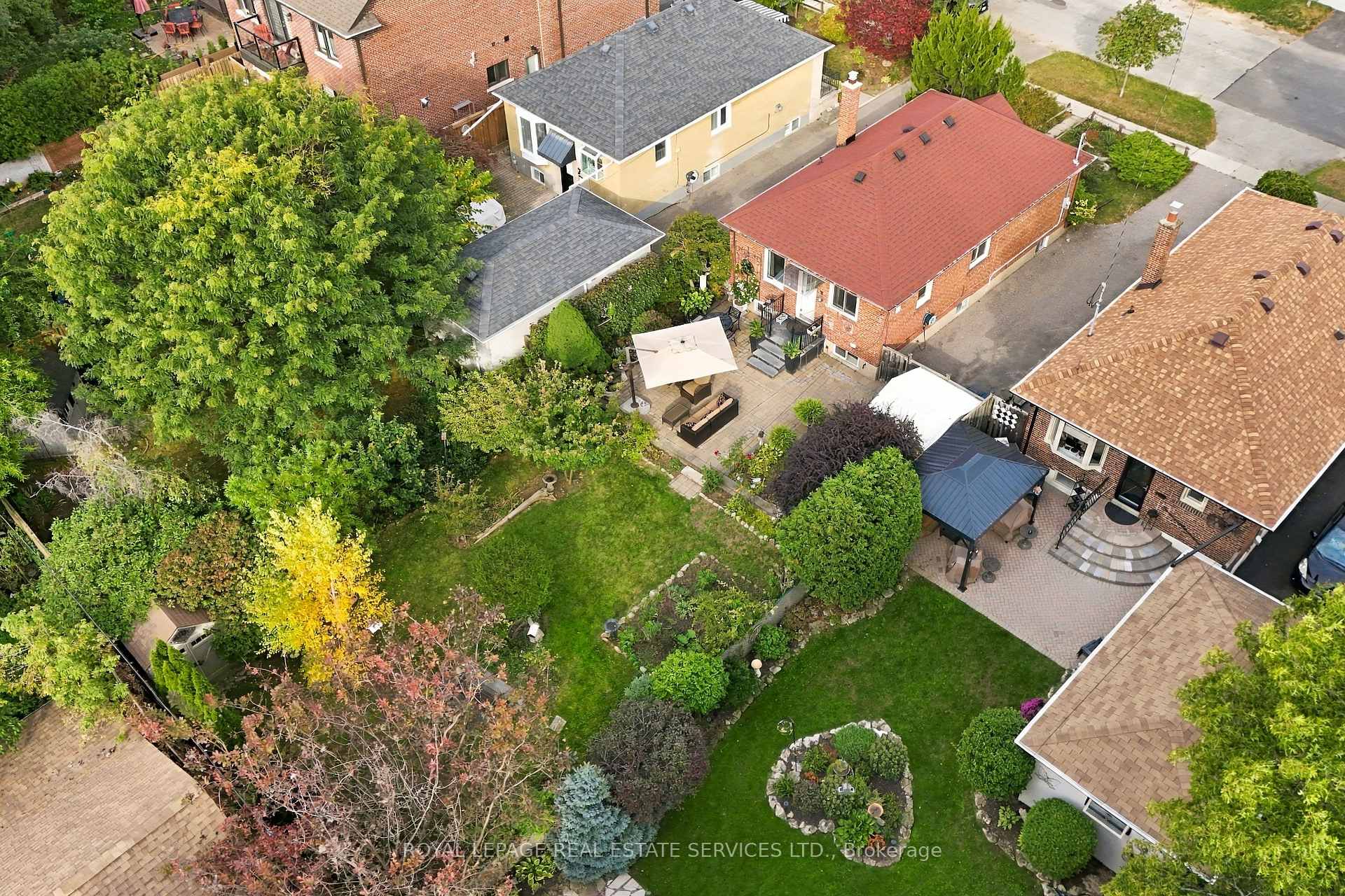Photo 23 of 89 Yorkview Drive, Etobicoke, Stonegate-Queensway — HOMEH