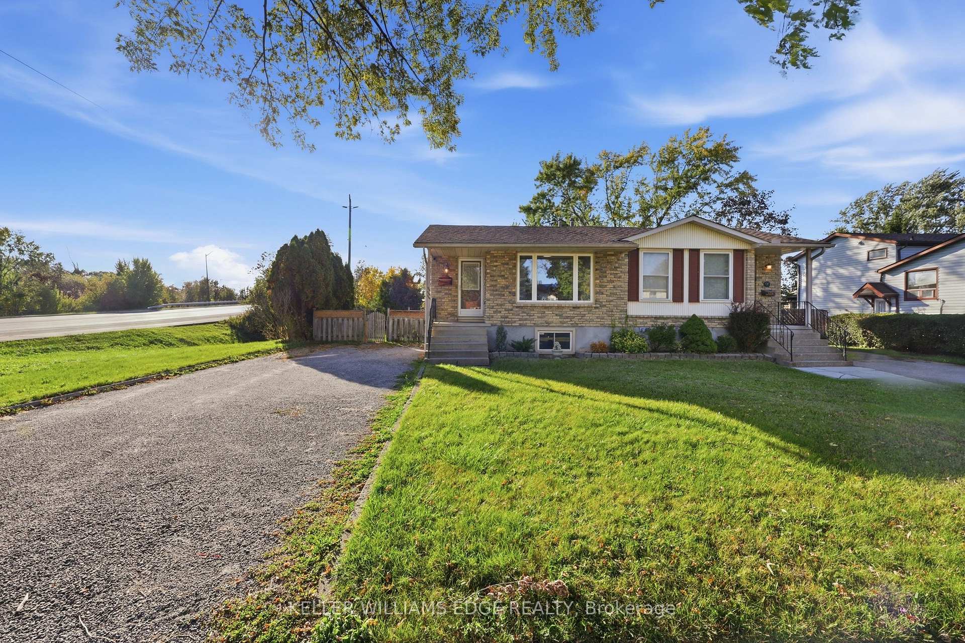 Photo 2 of 111 Tupper Drive, Thorold, Confederation Heights — HOMEH