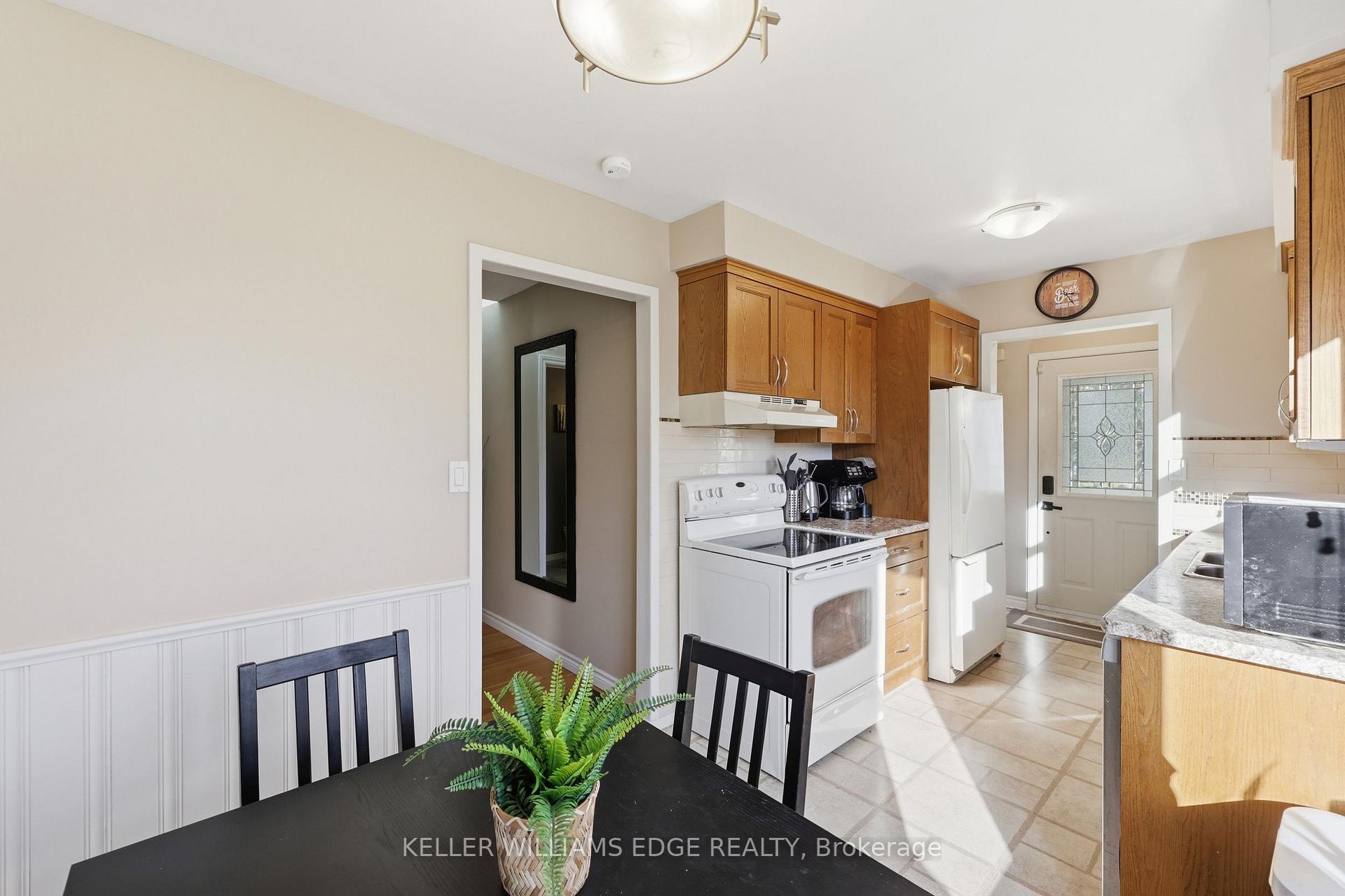 Photo 4 of 111 Tupper Drive, Thorold, Confederation Heights — HOMEH