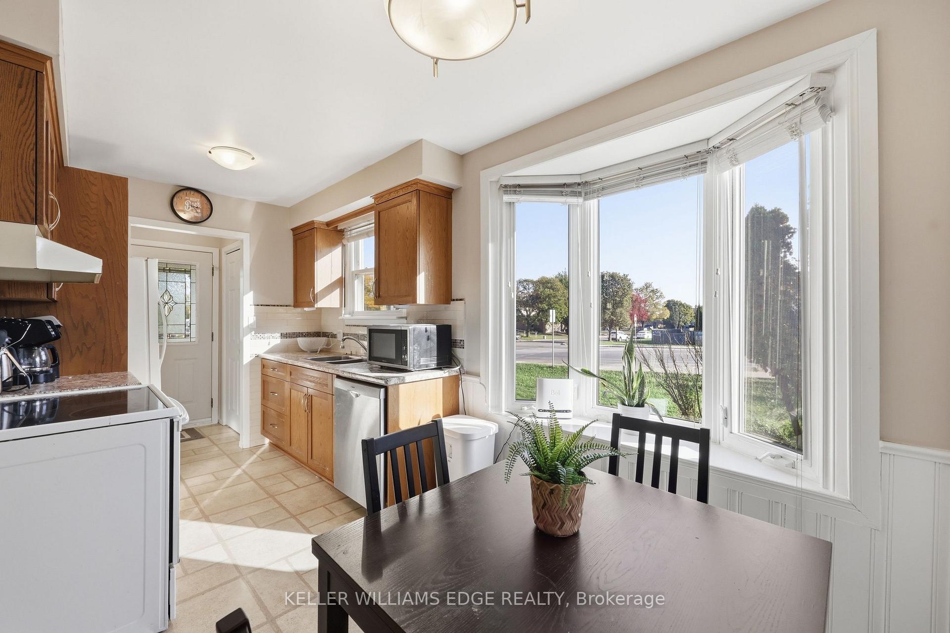 Photo 5 of 111 Tupper Drive, Thorold, Confederation Heights — HOMEH