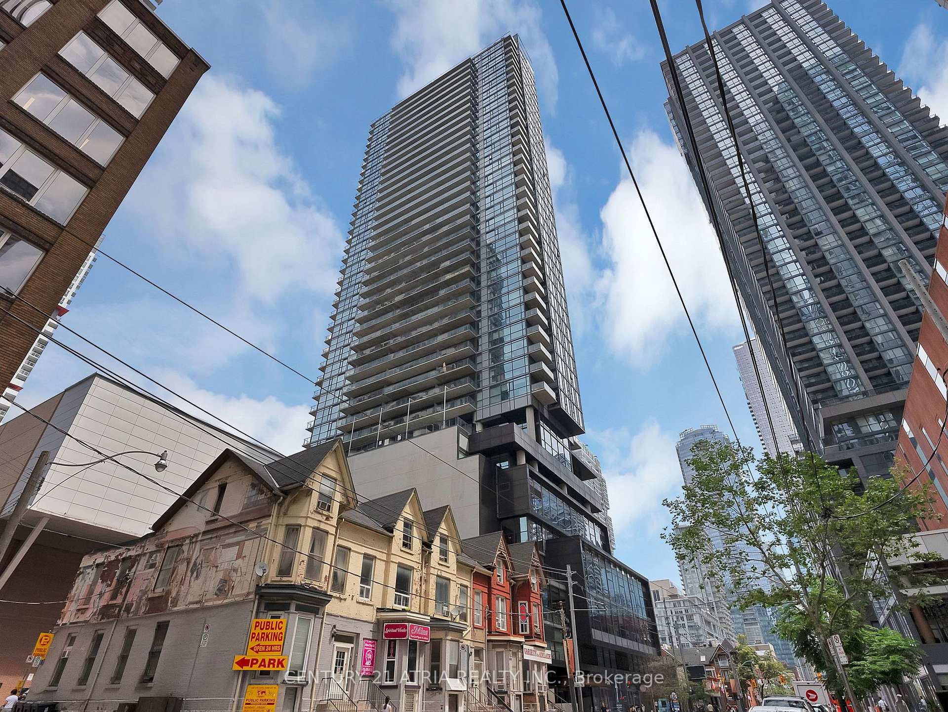 Photo 3 of Unit 2109, 290 Adelaide Street W, Toronto, Waterfront Communities — HOMEH