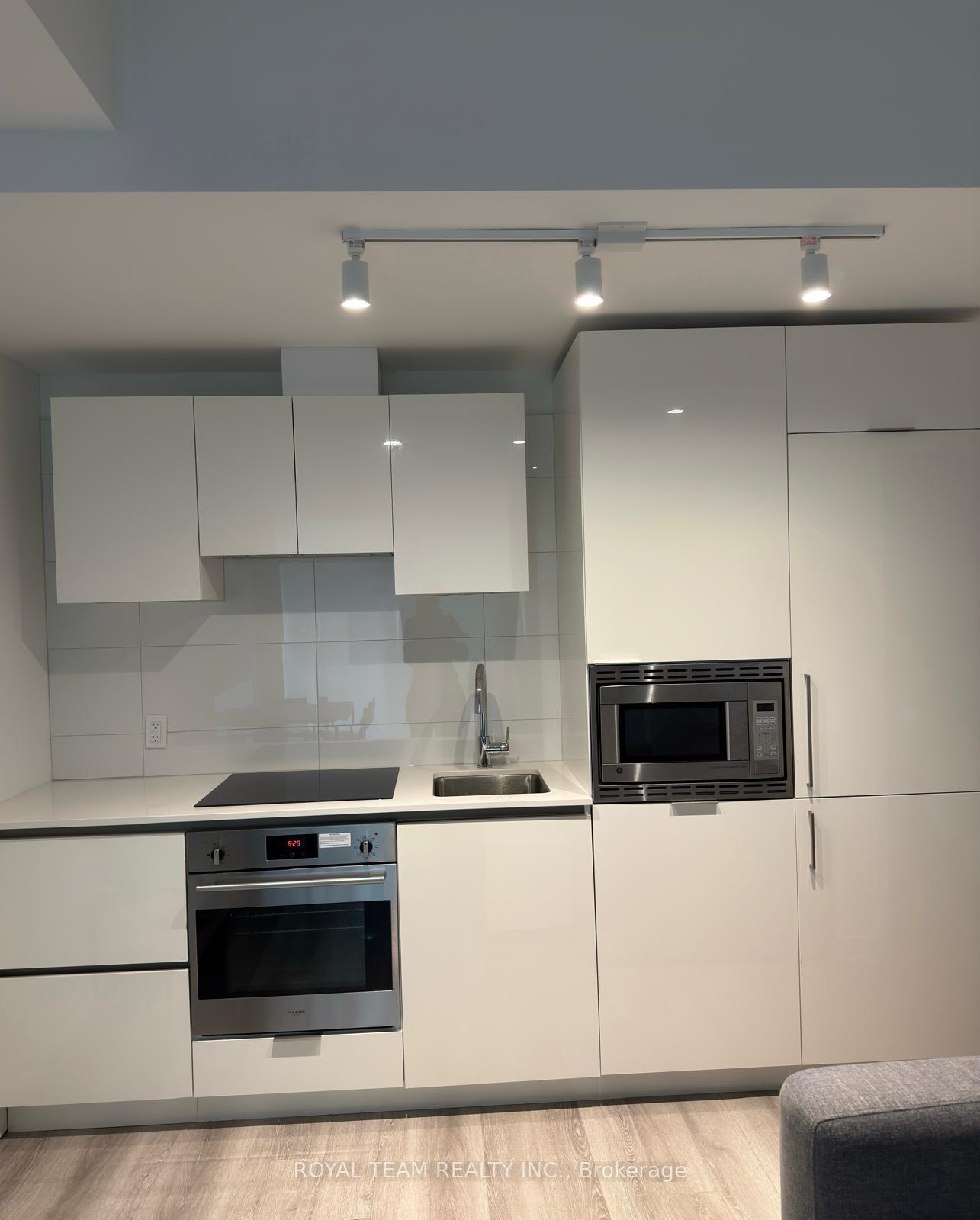 Photo 2 of Unit 1406, 238 Simcoe Street W, Toronto, Kensington-Chinatown — HOMEH