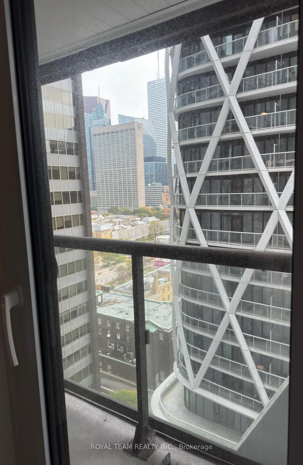 Photo 7 of Unit 1406, 238 Simcoe Street W, Toronto, Kensington-Chinatown — HOMEH
