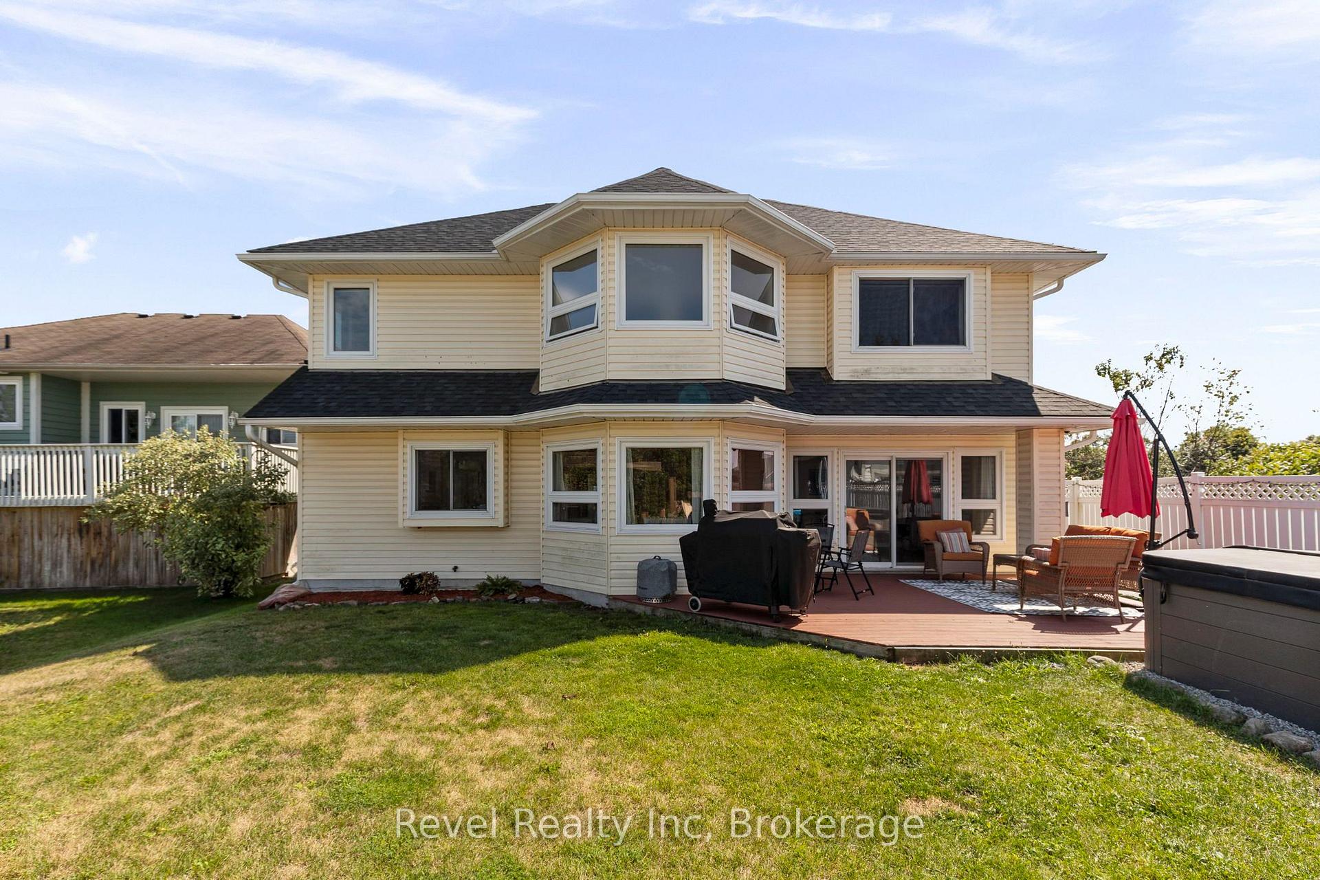 Photo 2 of 5 Avery Court, Parry Sound — HOMEH