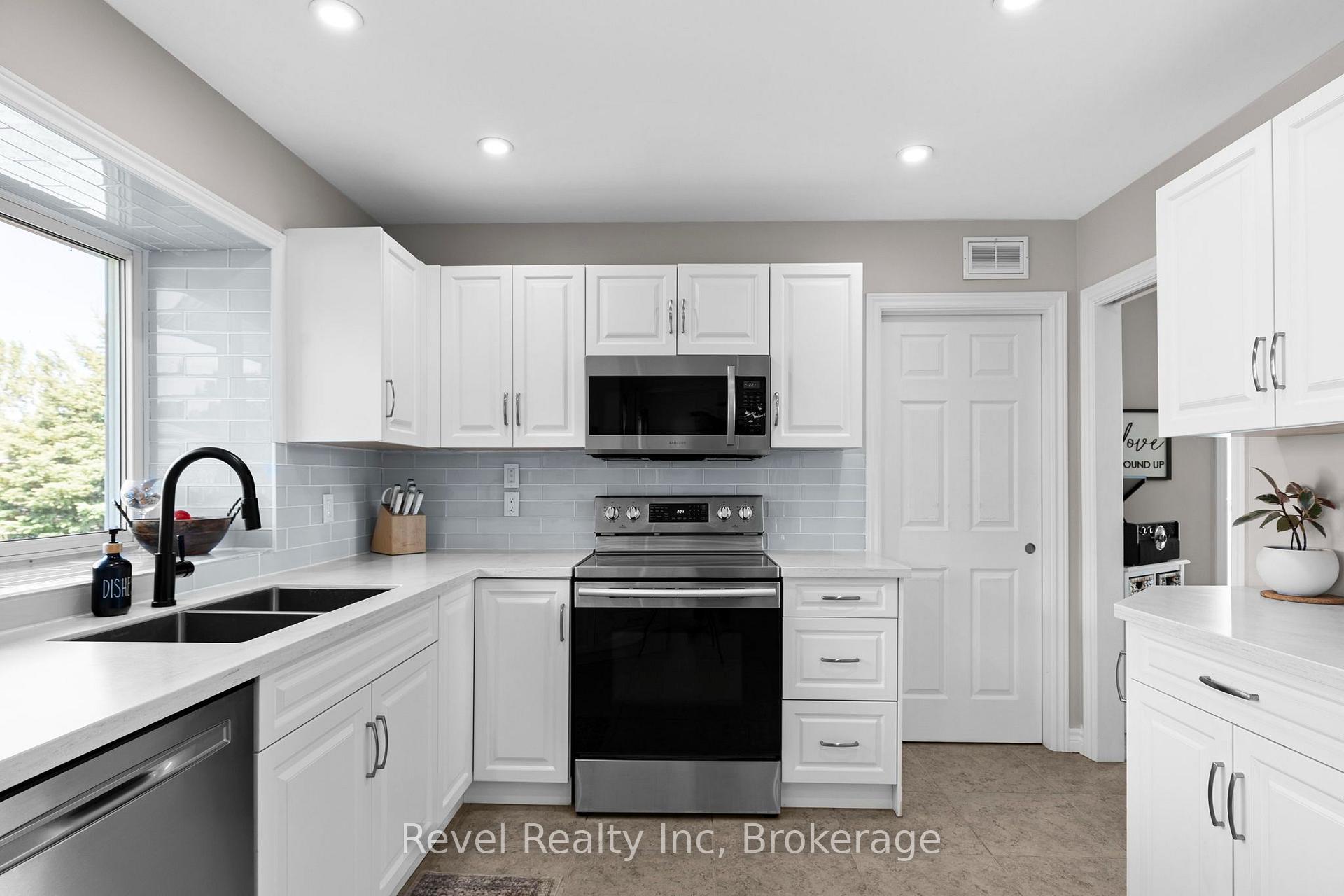 Photo 9 of 5 Avery Court, Parry Sound — HOMEH