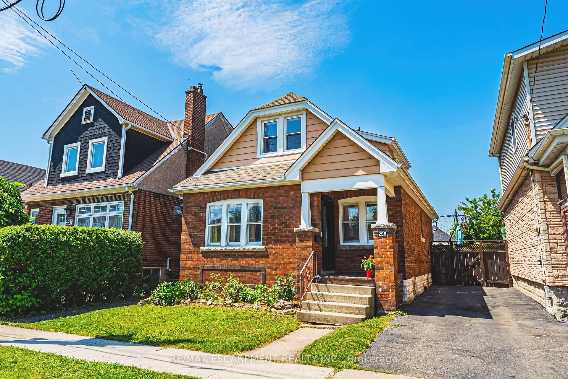 Photo 2 of 255 Weir Street N, Hamilton, Homeside — HOMEH