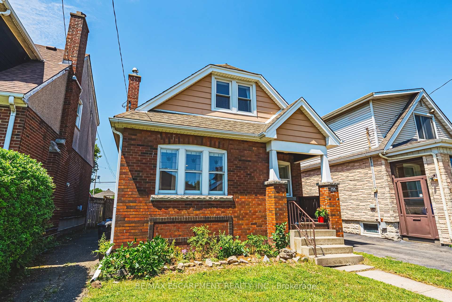 Photo 3 of 255 Weir Street N, Hamilton, Homeside — HOMEH