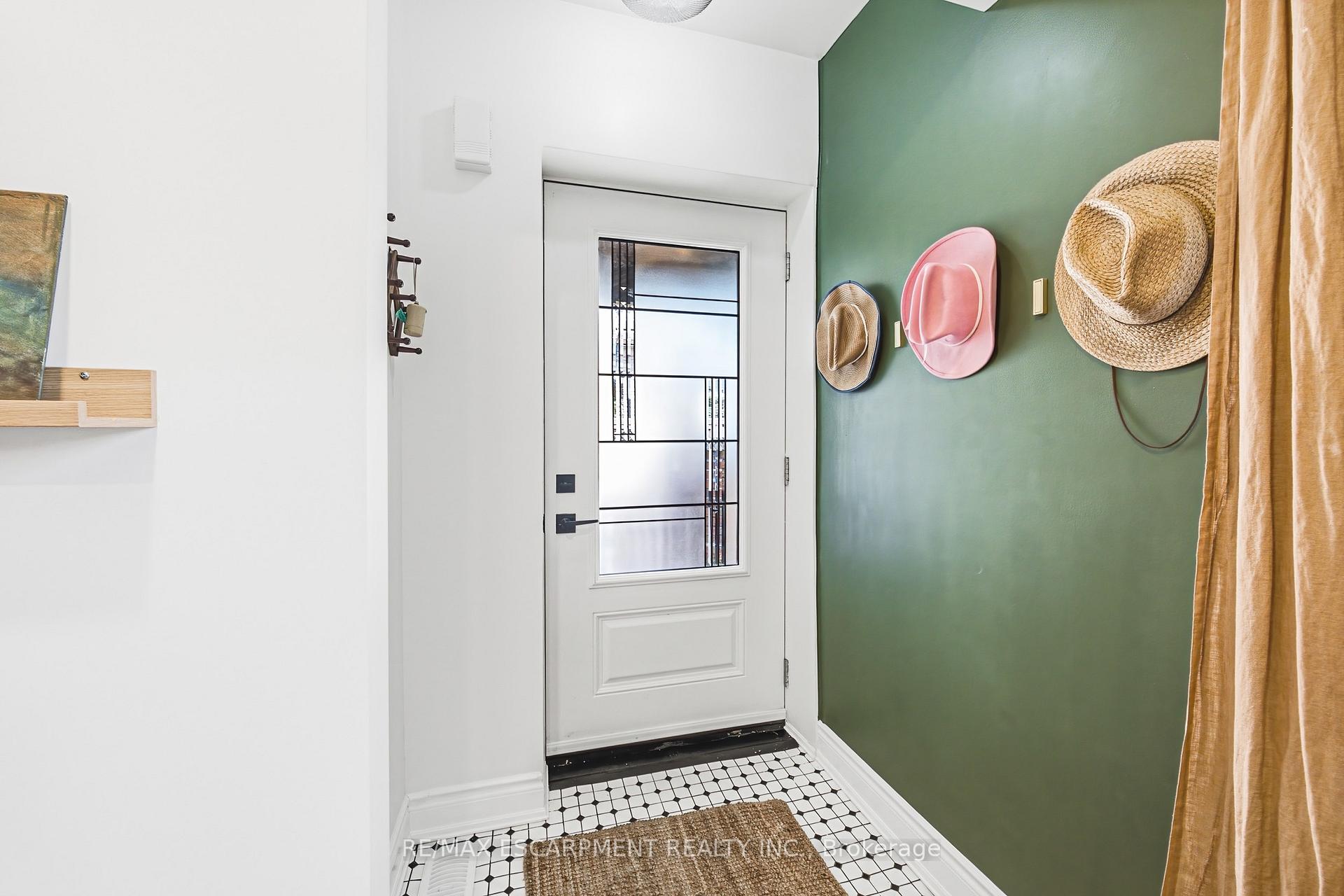 Photo 4 of 255 Weir Street N, Hamilton, Homeside — HOMEH