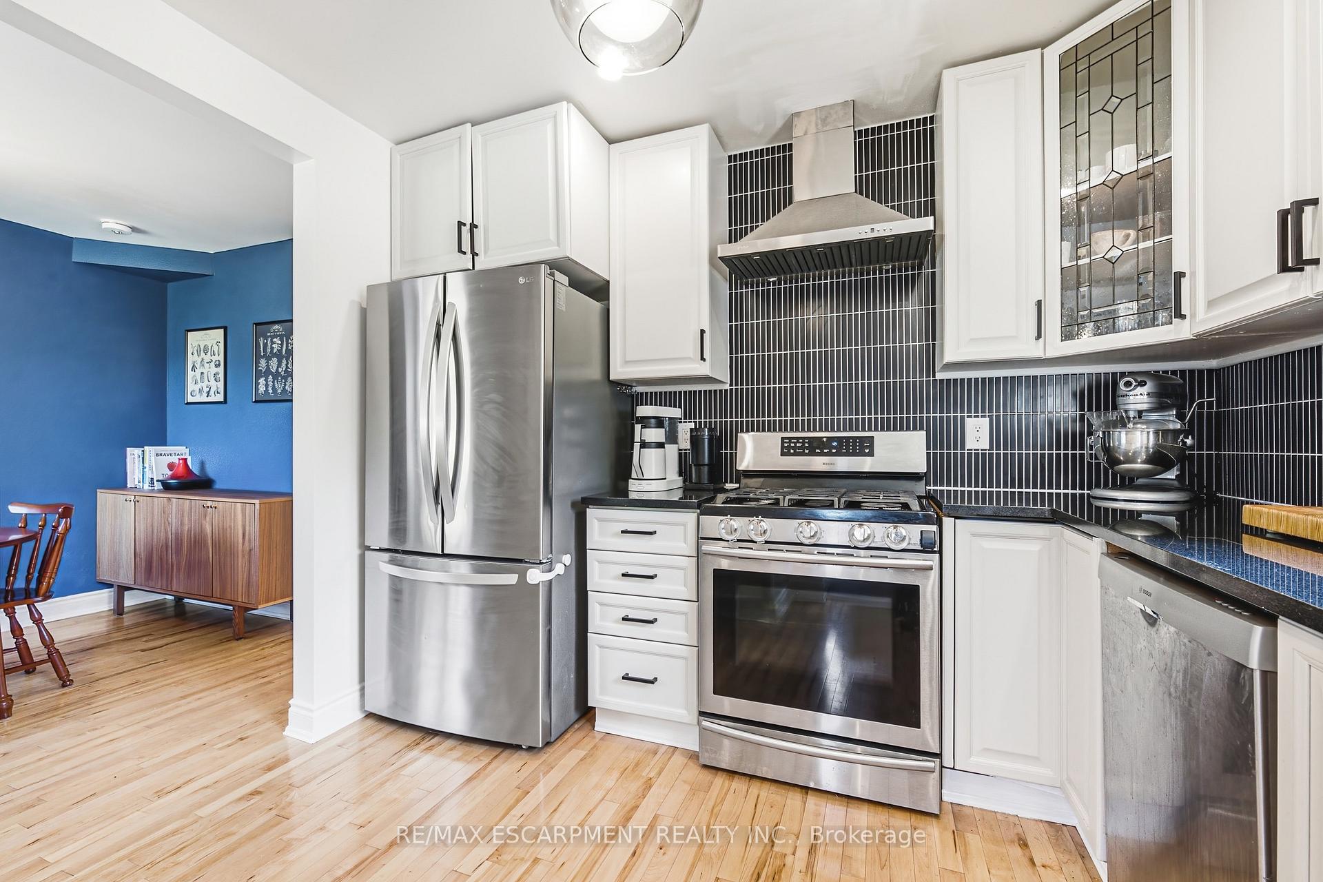 Photo 9 of 255 Weir Street N, Hamilton, Homeside — HOMEH