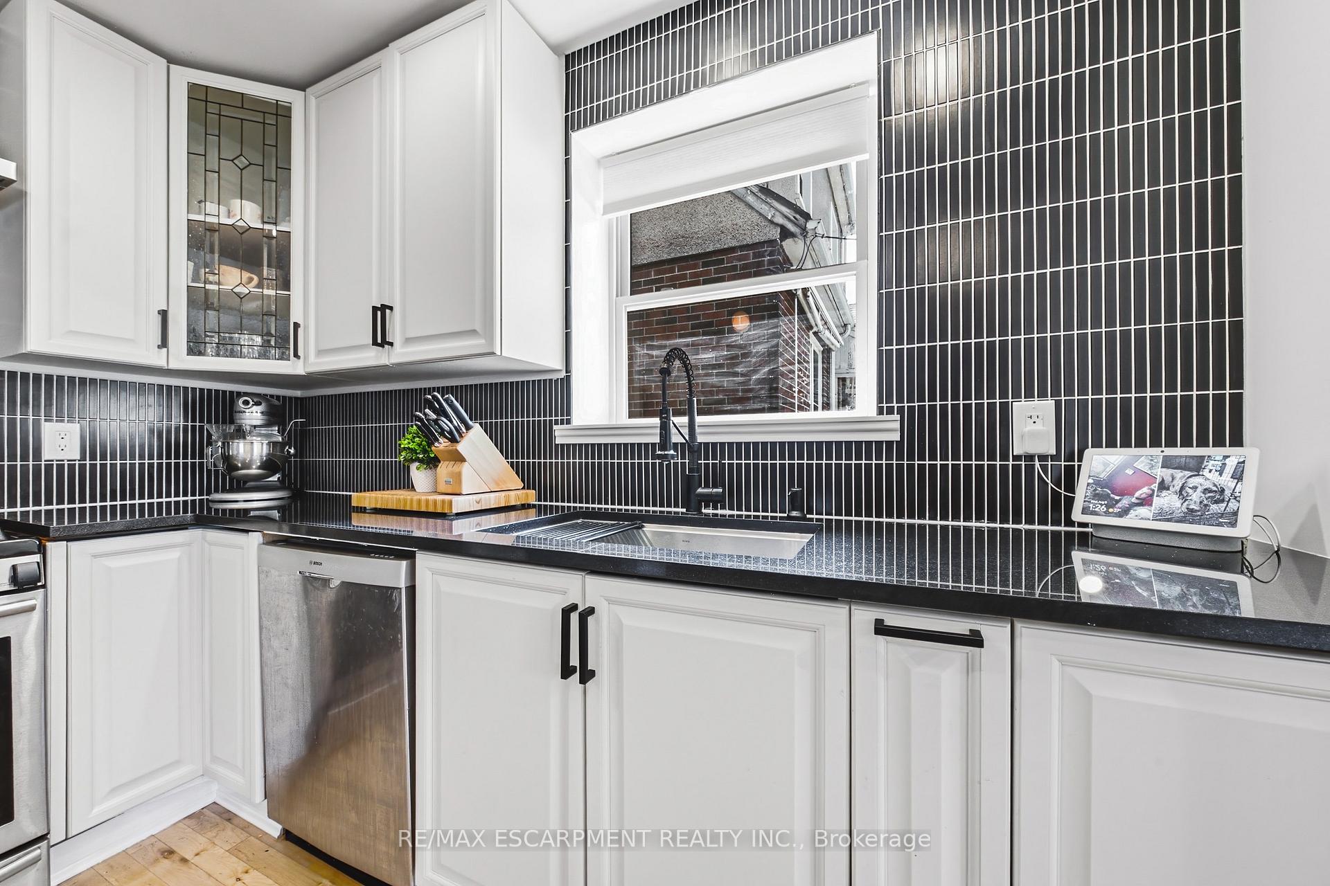 Photo 10 of 255 Weir Street N, Hamilton, Homeside — HOMEH