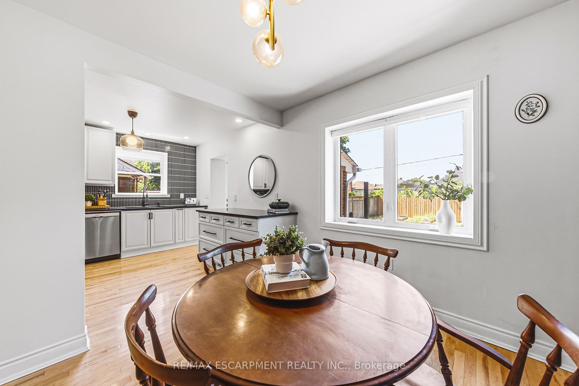 Photo 13 of 255 Weir Street N, Hamilton, Homeside — HOMEH