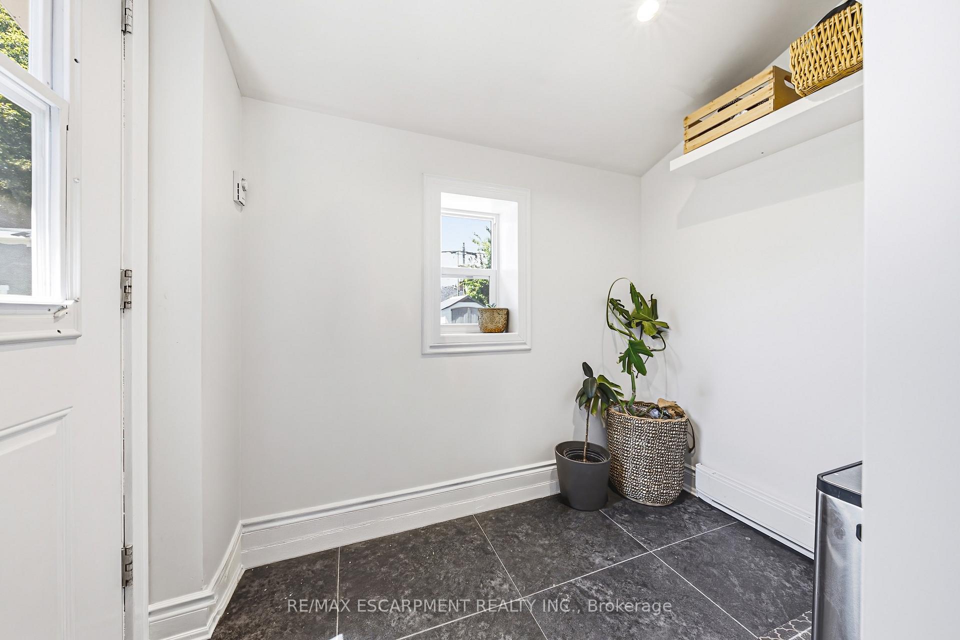 Photo 14 of 255 Weir Street N, Hamilton, Homeside — HOMEH
